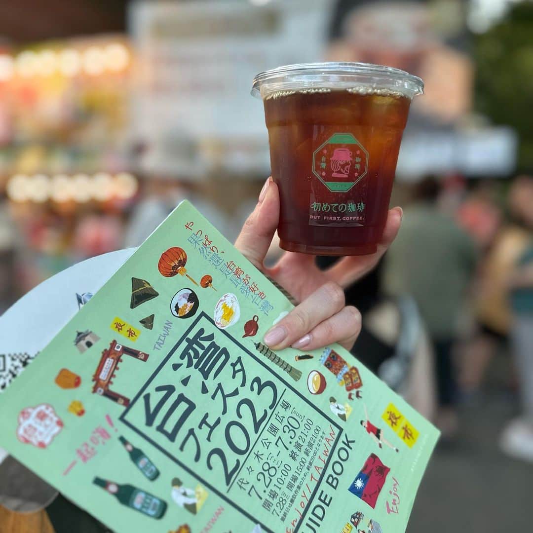 宇内梨沙さんのインスタグラム写真 - (宇内梨沙Instagram)「お仕事終わりに ちょこっと台湾フェスへ🇹🇼  暑すぎてすぐに退散しました。  久しぶりに臭豆腐のにおいをかぎ 台湾に行った時のことを思い出しました。  普段お酒は全く飲まないのですが 暑すぎてちょこっとだけ飲みました。  ビールの美味しさ、分かった…💡  気がしま…す！  7月は、なかなか忙しく 充実感と疲労感を抱えながら8月へ🌻  8月も忙しくなりそうですが 夏休みが控えているので、その日へ向けて 体調を崩さず頑張りたいと思います✨  暑さで体力は奪われるばかりですが クエン酸やらビタミンCやら 疲労回復につながる栄養素をとって お体ご自愛ください🙇  また日傘を差しても、地面からの照り返しで 目もかなり紫外線の影響を受けるので サングラスの活用を本当にオススメします！」8月1日 12時54分 - risaunai