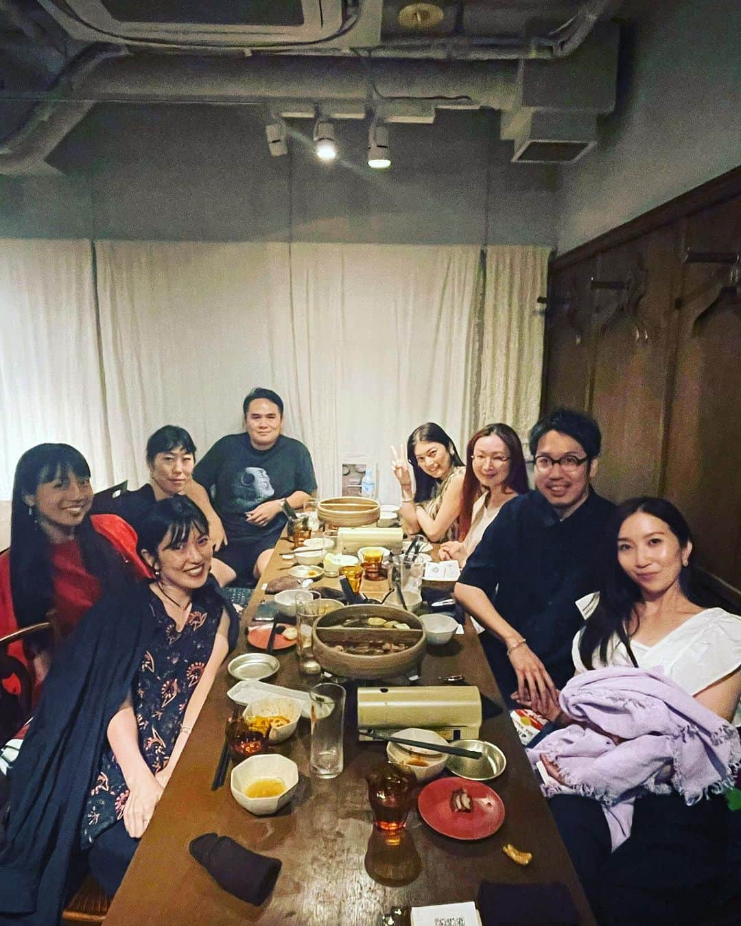 小林希のインスタグラム：「今夜はサイバーエージェント時代の同期（05）＆後輩とご飯💛 ひさびさの再会もあって、ほんと熱い夜だった✨ 海外でもよく合流してたメンバーで、 旅の思い出話にも花が咲いて、 笑った笑った！ みんな個性が強くて、自立してて、 仕事も生き生きとして働いているし、 うん、刺激もらえたな。 私もがんばろう！と思えた夜⭐️  今日は、おそらく私が一番記憶喪失してたと思うので、今夜のことも忘れないようにと備忘録🤣  #同期 #サイバーエージェント」