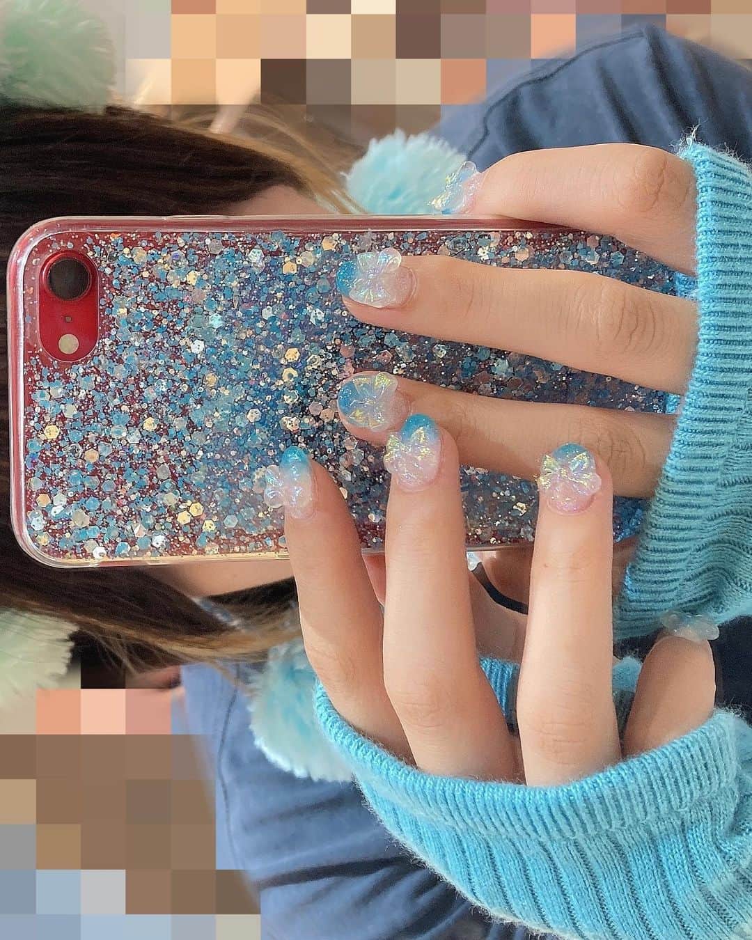 のインスタグラム：「ネイル変えました✌︎最近は水色がすきです！ リボンは紫外線で色が変わるそうなのでTIFの野外ステージが楽しみ〜〜🎀  #nails #newnails #ジェルネイル #ネイル #夏ネイル」