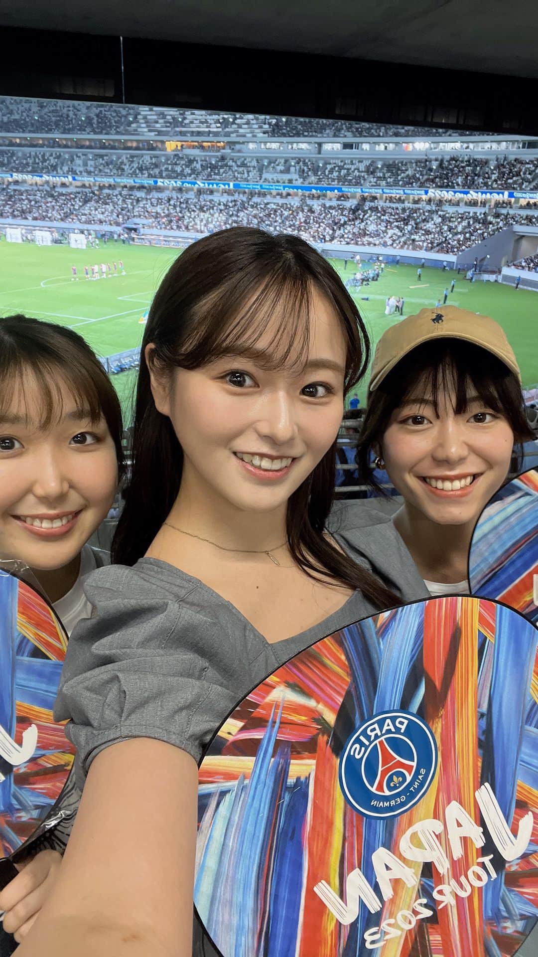 奥原ゆきののインスタグラム：「仕事終わりにメンバーとサッカーを観に✨ 今日から8月。 本当にあっという間だなぁ。。 暑さに負けず頑張りましょう〜！💪 . . #サッカー観戦 #国立競技場 #psg」