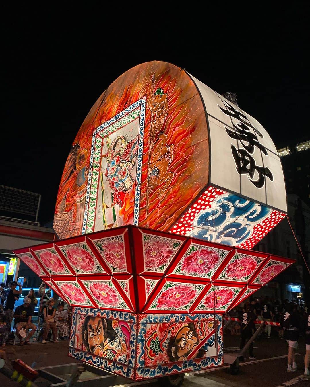 タテタカコさんのインスタグラム写真 - (タテタカコInstagram)「何年かぶりに弘前のねぷた祭りにおじゃましました。🙇‍♂️  #ねぷた様」8月1日 22時20分 - tatetakako