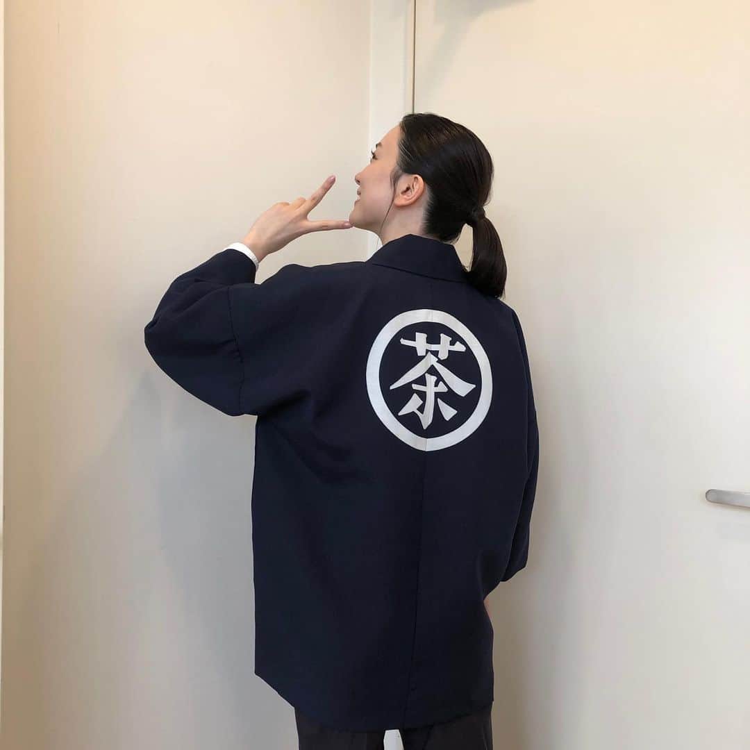 永野芽郁のインスタグラム：「喉を潤す時は、伊右衛門で☺️✌️   #永野芽郁 #夜分にすみません😅 #伊右衛門を飲みながら #写真を見返してたら #オフショットが出てきたので #😂😂 #投稿しました #😂😂」