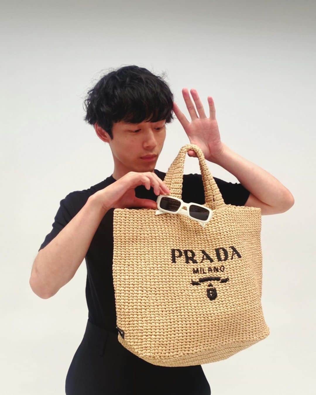 坂口健太郎さんのインスタグラム写真 - (坂口健太郎Instagram)「PRADAからサマーギフトが届きました☺︎  @prada」8月1日 22時26分 - sakaguchikentaro