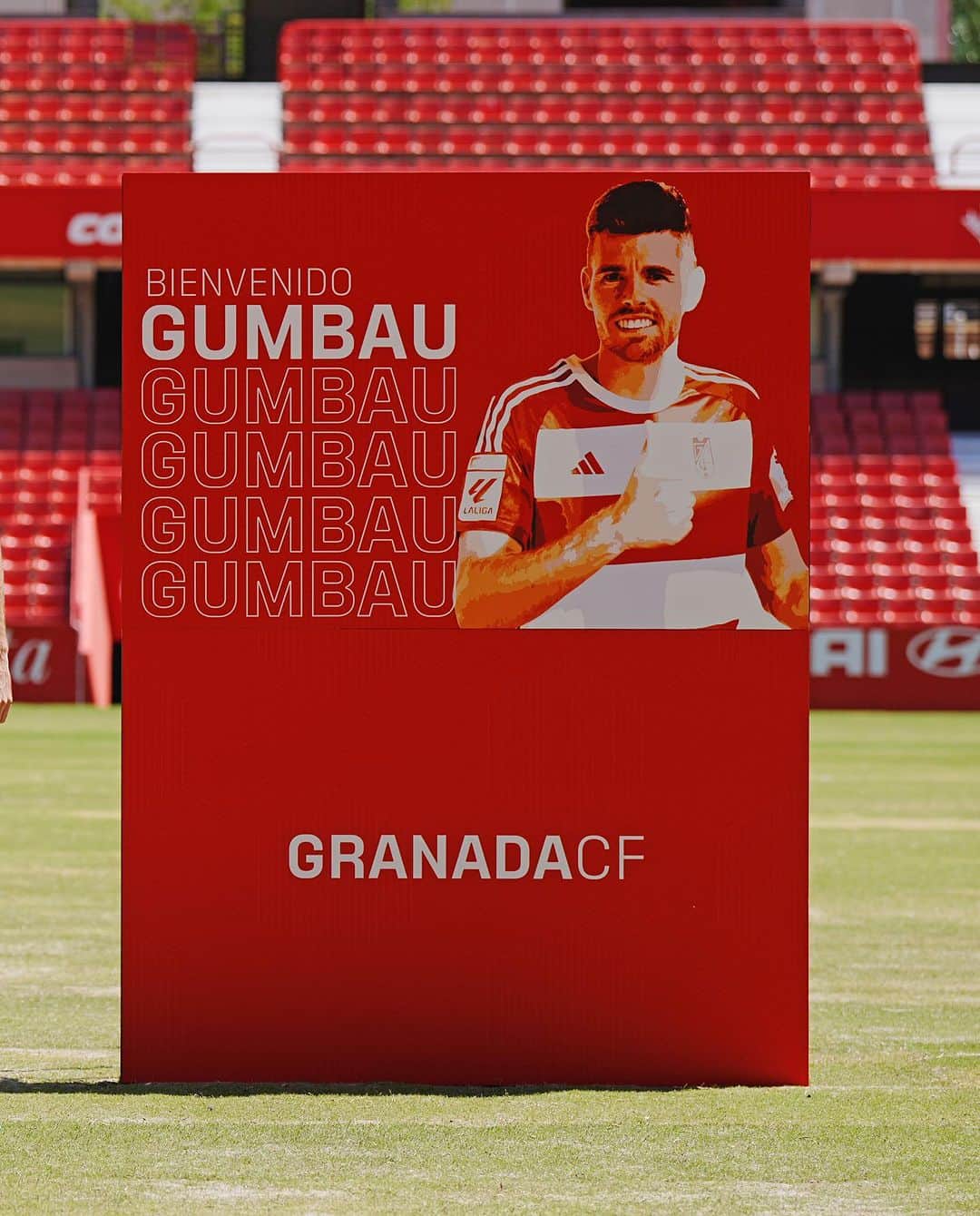 グラナダCFさんのインスタグラム写真 - (グラナダCFInstagram)「👍🏼❤️👕  ¡Presentado, @gerardgumbau!   #𝙀𝙩𝙚𝙧𝙣𝙖𝙇𝙪𝙘𝙝𝙖 🇦🇹」8月1日 22時34分 - granadacf