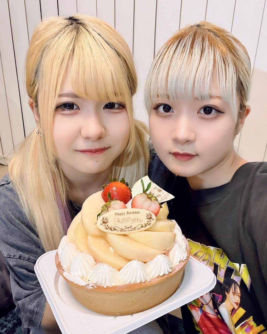 noenonのインスタグラム：「妹が16歳になりました！Instagramも始めました！#誕生日#お祝いコメントありがと#ファッション#コーデ#ファッションコーデ#ケーキ」