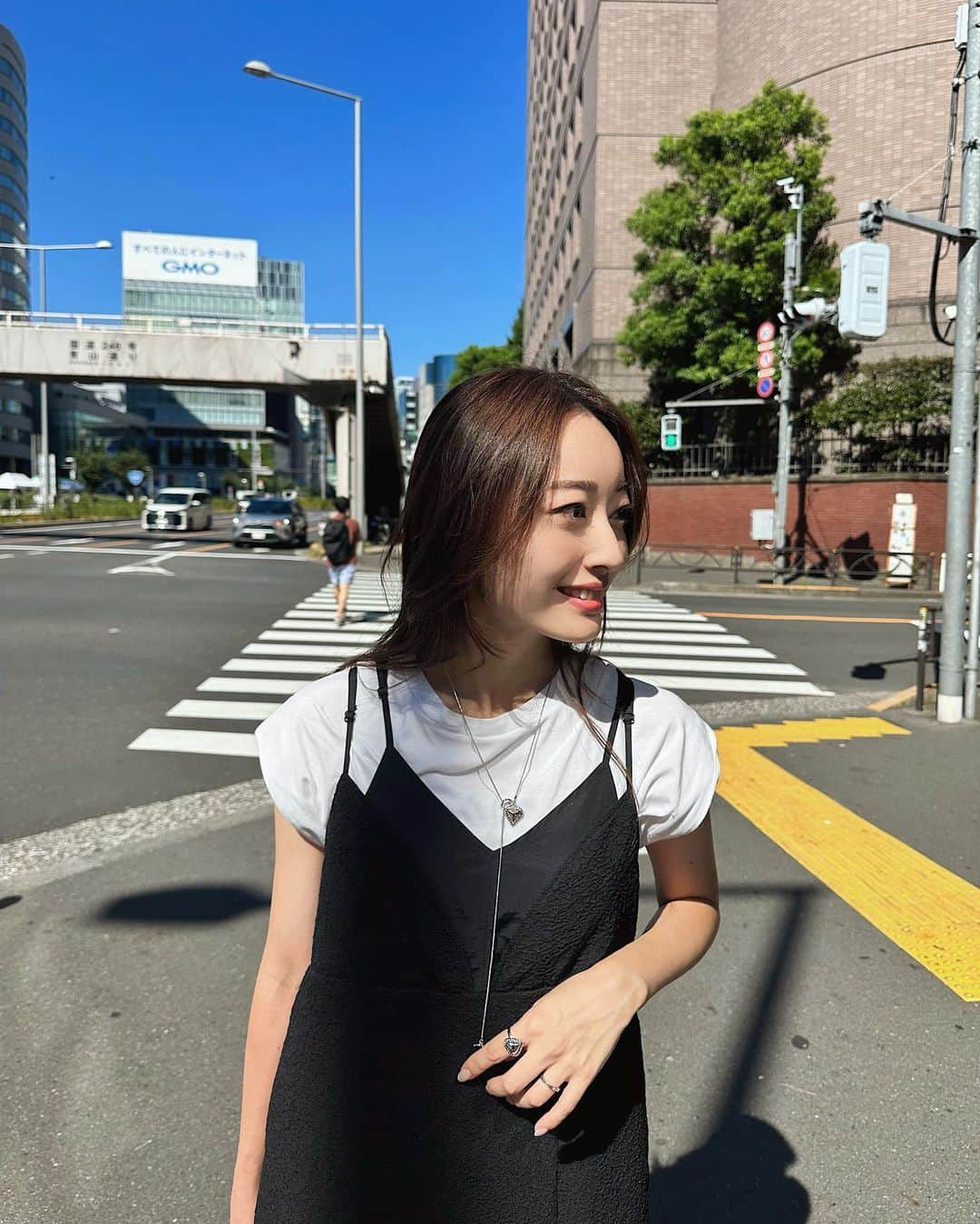 小祝麻里亜のインスタグラム：「かわいい @lohmejewelry の♡⛓️シリーズ☀️ピアスはあいてないから、チョーカーとリングをget✌️  今週土曜日は @the_newhouse のFitting roomがあります！またお伝えいたしますね😊 ．＿＿＿＿＿＿＿＿ #코디 #스타일링 #데일리룩 #오오티디 #158cmコーデ」