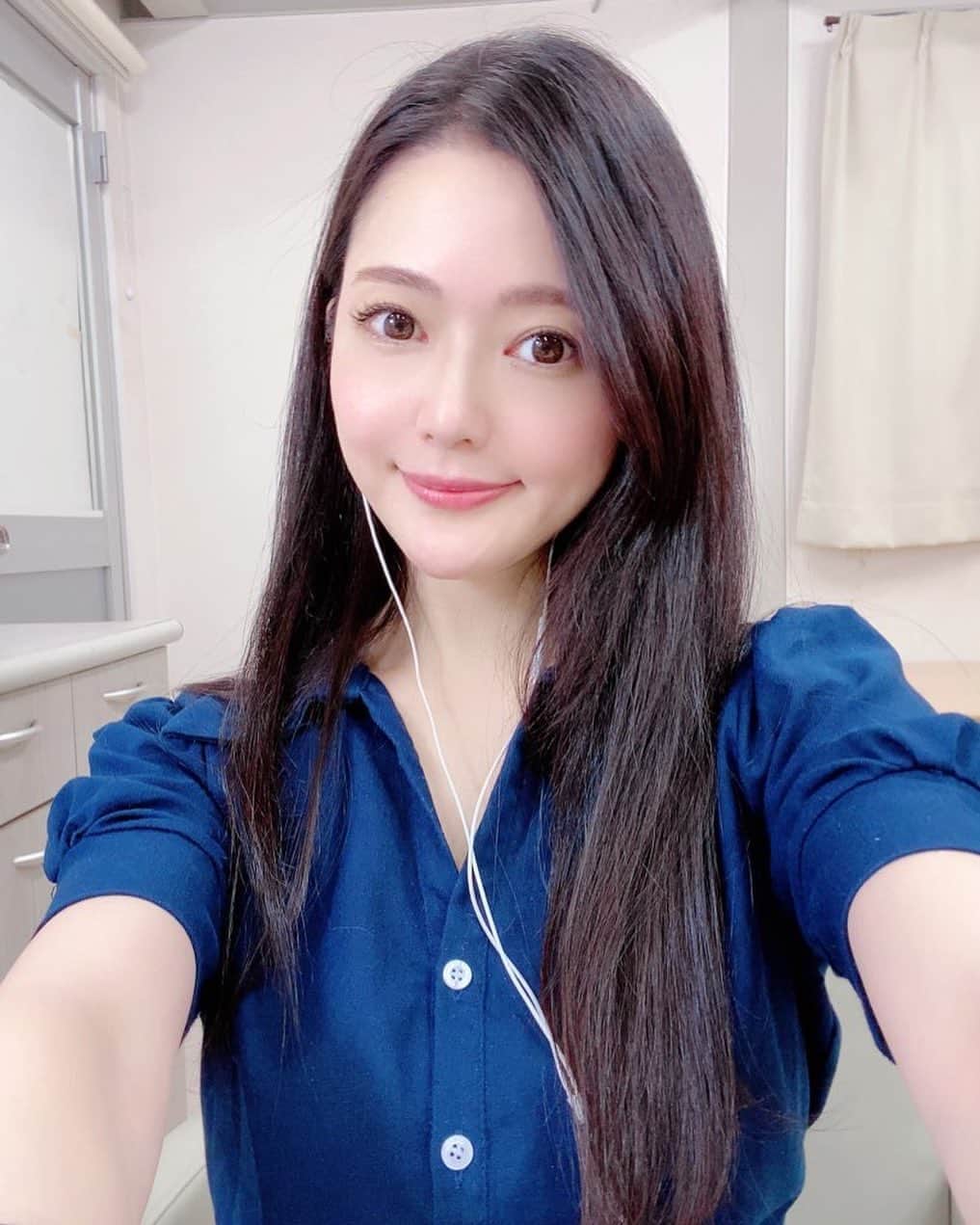 山口愛実のインスタグラム：「7月は広告、カタログなどのモデルとして有難いことにとても忙しくさせて頂きました😌 タレント時代は自分自身が商品だったのでお恥ずかしいことですが、どうすれば自分をよく見せれるかをよく考えていました。今はクライアント様や代理店さんとお話ししながらモデルとしてどうすれば商品の良さがお客様に伝えられるかを毎回考えながら撮影するのが非常に楽しいです！！ 大きくまとめれば同じジャンルではありますがモデルというお仕事の深みを日々学びながら成長させて頂いております✨✨8月も既に決まっているお仕事を含めて精一杯頑張りたいと思います！」