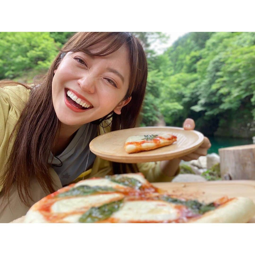 森夏美のインスタグラム：「. 自然🌿×キャンプ🔥×ピザ🍕  これが揃ったら、 そりゃもう笑みも溢れます☺️  #ソロキャンパー #養成塾 #🏕 #youtube #公開されてます #ぜひ #🙌 #東海テレビ #アナウンサー #森夏美」