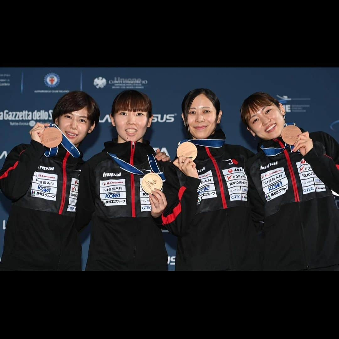 東晟良のインスタグラム：「⭐️World Championships in Milano 🇮🇹🤺  個人5位、団体3位🥉✨✨✨  個人はメダルまであと1歩のところで負けてしまって悔しいけど、この先またメダルを取れることを信じて頑張ります💪🏼💪🏼  団体は念願のメダルで、めっちゃ嬉しかったです🥹🥉👏(女子フルーレ16年ぶり世界選手権でメダル✨👯‍♀️) とにかく心強いチームメイト、コーチ達、全力応援してくれたスタッフの皆さんに感謝しています🙏そして、日本でいつも応援してくれている皆さんありがとうございます🙂🫶🏼  これからも応援よろしくお願いします🙏🏼✨  ©︎日本フェンシング協会/FIE 📸 @augusto280766 / @photopavia ✨  協会スポンサー #突け心を#fencing #フェンシング #JAL #KOWA #長谷工コーポレーション #三洋紙業 #タマディック #鈴与 #カラダファクトリー #Impal #伊藤超短波  個人スポンサー #ナイキ#nike #みらいオーナーズスタイル #GFA #スポンサー募集中 です🙂🙏」