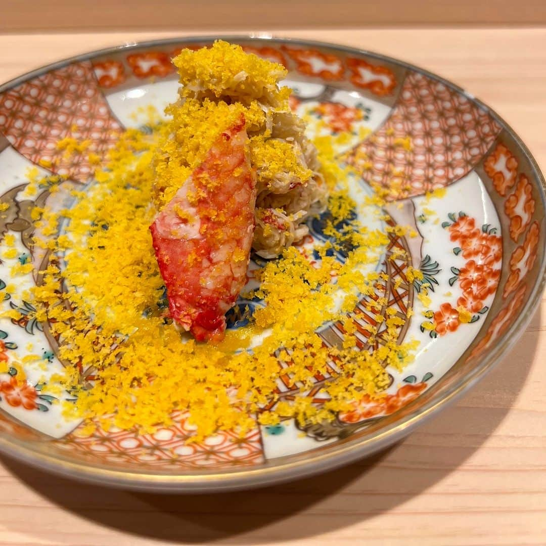 Sushi Azabuさんのインスタグラム写真 - (Sushi AzabuInstagram)「🦀😍 Get ready to fall head over heels for our crab creation. The Den's culinary artistry shines through every exquisite bite!」8月1日 23時00分 - azabunewyork