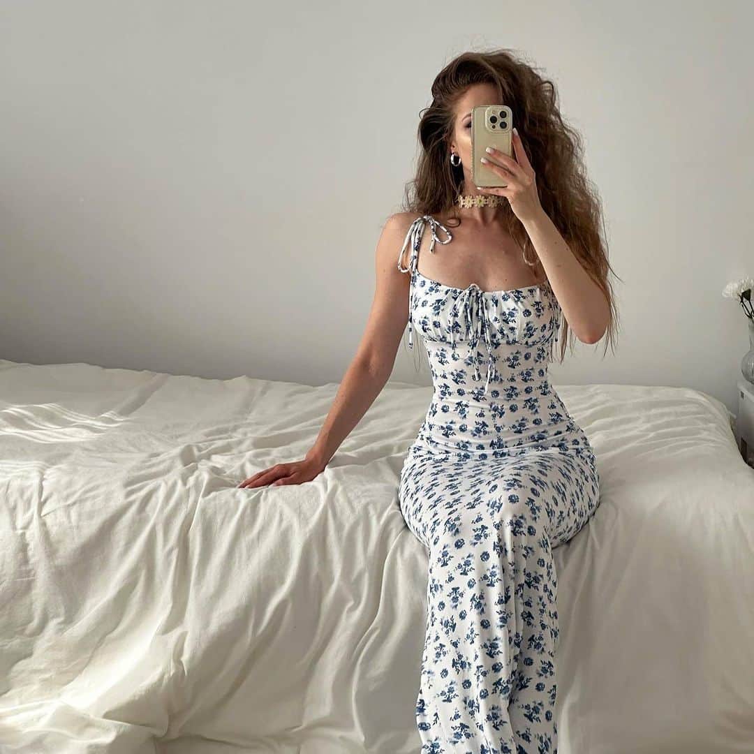 SHEINのインスタグラム：「Floral fit check! 💐🤳✨ Mermaid dresses were made for selfies 🧜‍♀️💙 @endzel_  🔎2800221  #SHEIN #SHEINforAll #SHEINstyle #fashion #chic」