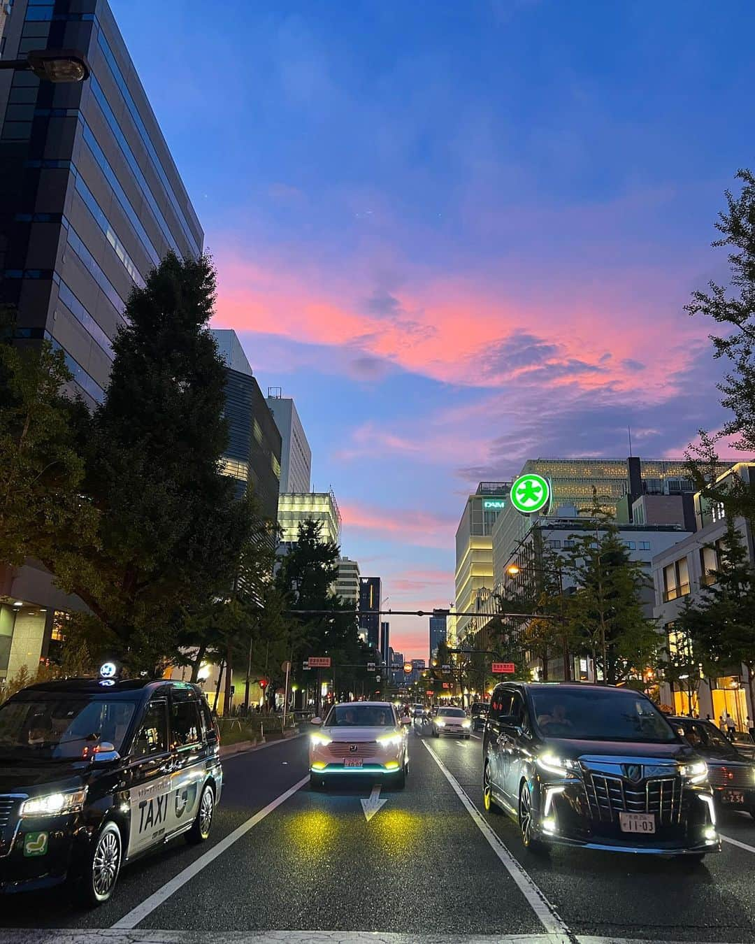 マディソン・チョックさんのインスタグラム写真 - (マディソン・チョックInstagram)「Friendship, Osaka and ramen 🩵🌸🍜  #theICE #travel #japan #dontonbori #friends #figureskating」8月1日 23時01分 - chockolate02