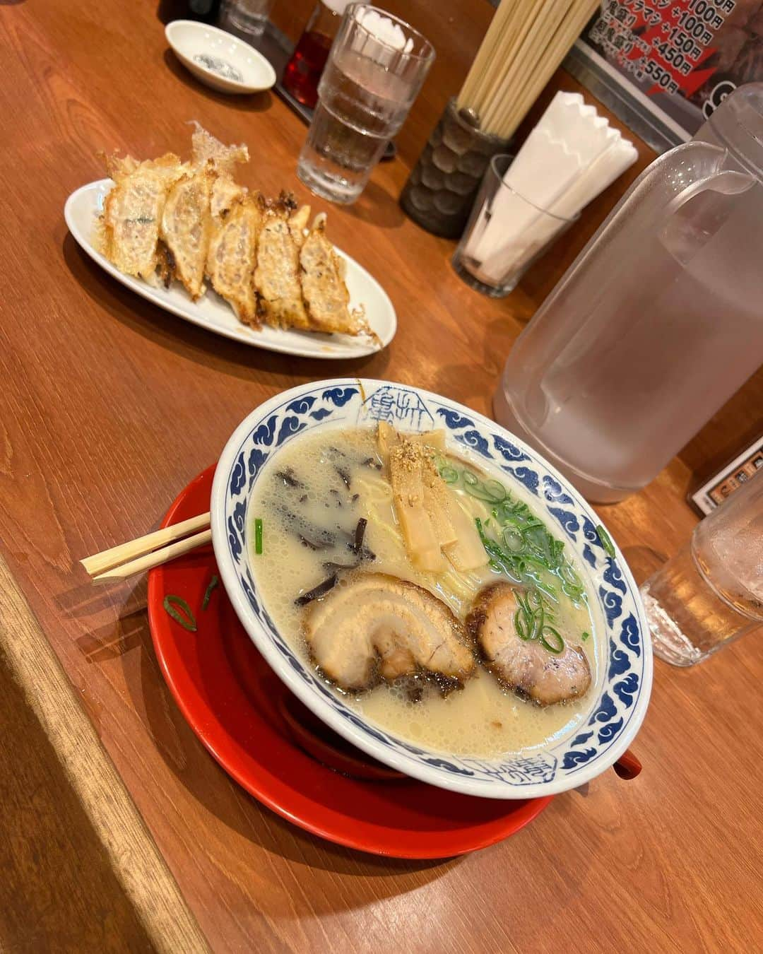 マディソン・チョックさんのインスタグラム写真 - (マディソン・チョックInstagram)「Friendship, Osaka and ramen 🩵🌸🍜  #theICE #travel #japan #dontonbori #friends #figureskating」8月1日 23時01分 - chockolate02