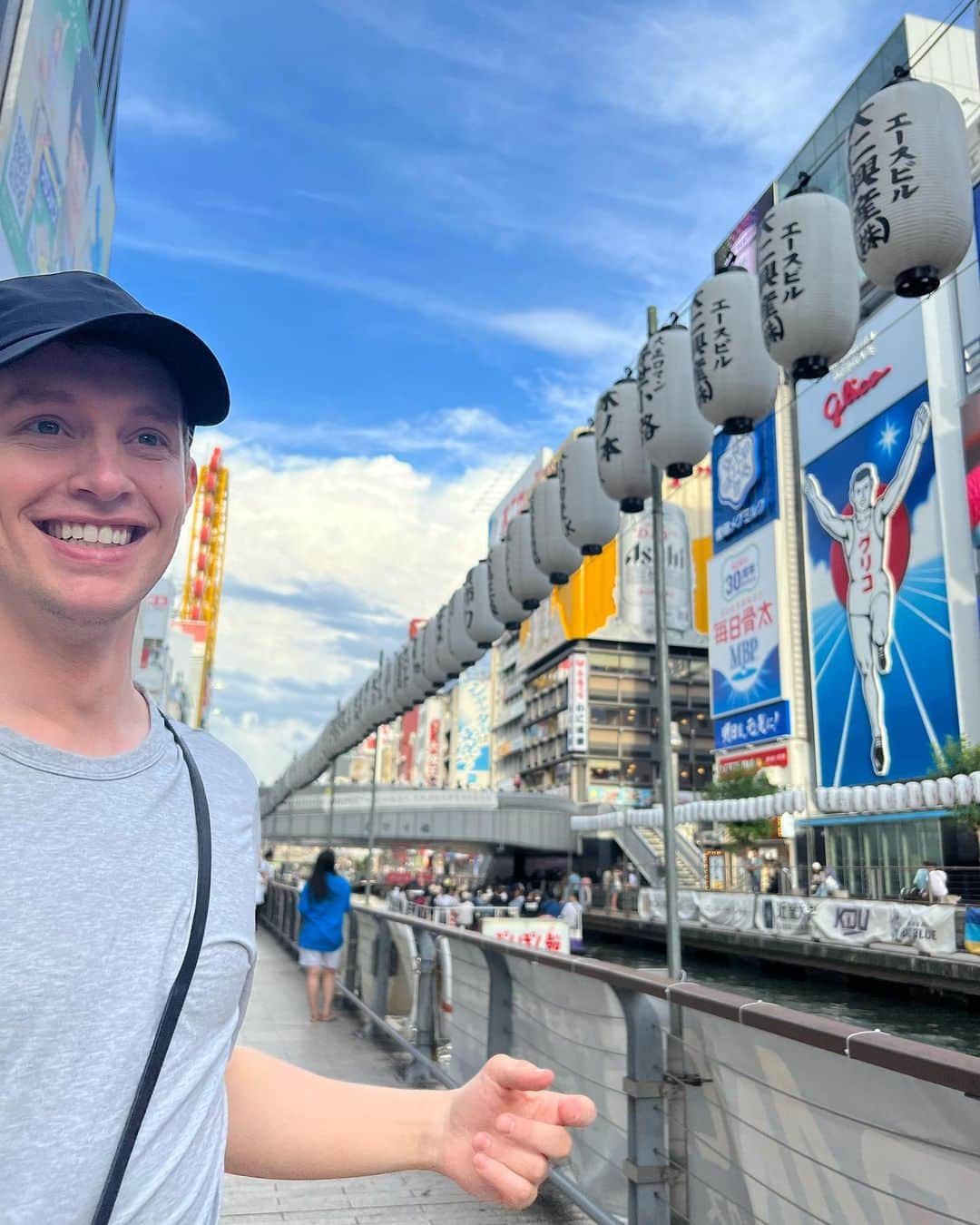 マディソン・チョックさんのインスタグラム写真 - (マディソン・チョックInstagram)「Friendship, Osaka and ramen 🩵🌸🍜  #theICE #travel #japan #dontonbori #friends #figureskating」8月1日 23時01分 - chockolate02