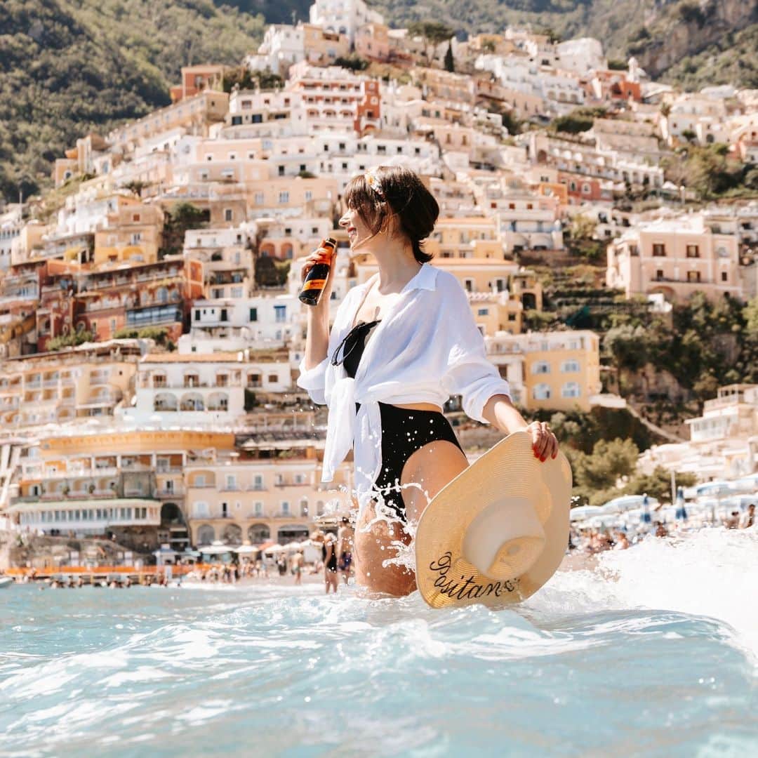 Mionetto USAさんのインスタグラム写真 - (Mionetto USAInstagram)「Andiamo alla spiaggia! When you think about an Italian summer, we want you to picture yourself on a beach, sipping some Mionetto Prosecco, living la dolce vita! 🧡⛱️  #MionettoProsecco #SummerTime #ItalianSummer  Mionetto Prosecco material is intended for individuals of legal drinking age. Share Mionetto content responsibly with those who are 21+ in your respective country. Enjoy Mionetto Prosecco Responsibly.」8月1日 23時02分 - mionettoproseccousa