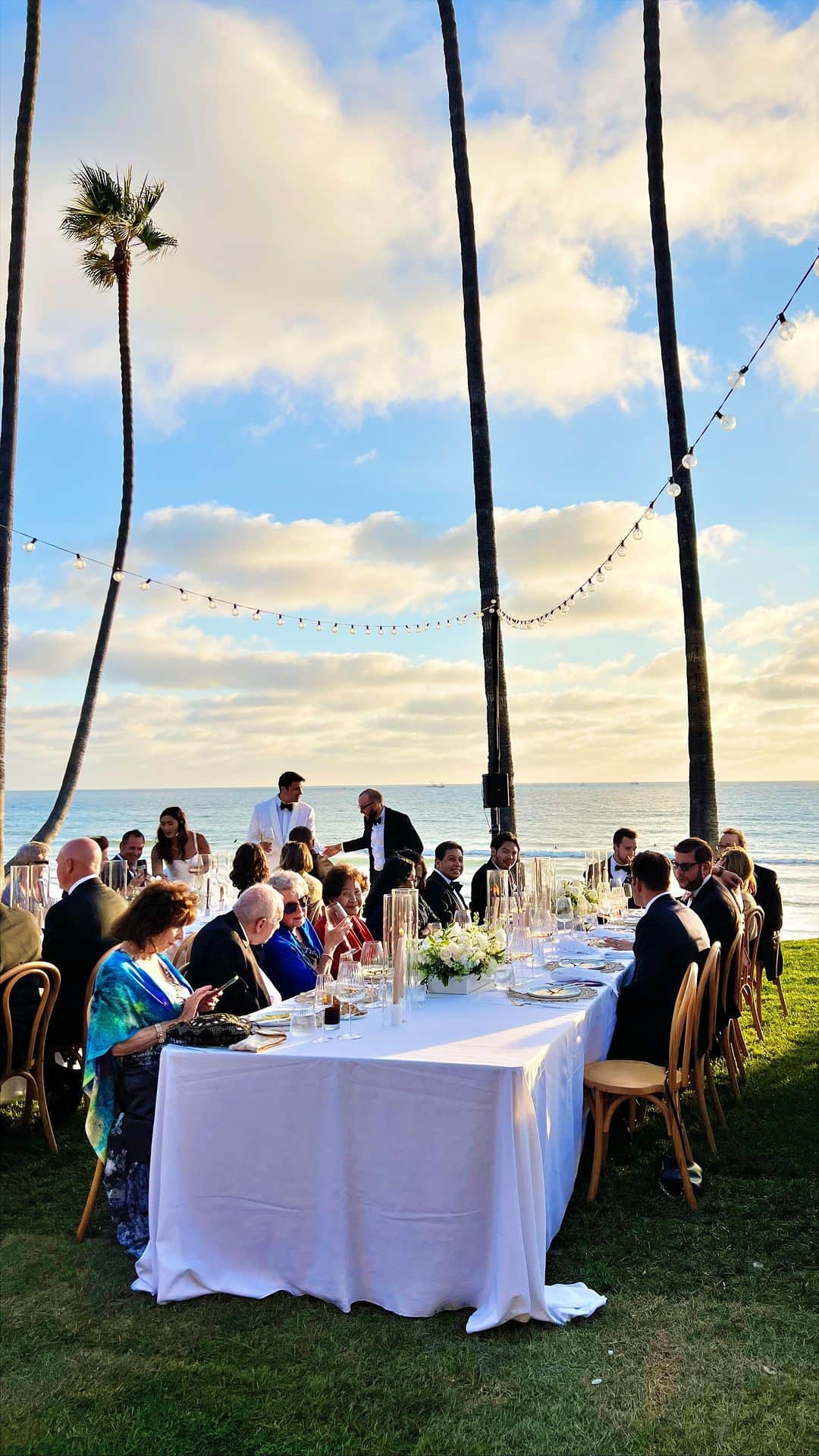 Ilana Wilesのインスタグラム：「Day in the Life of a NYC Mom in San Diego: Wedding recap edition! #ditl #lajolla #weddinginspiration」
