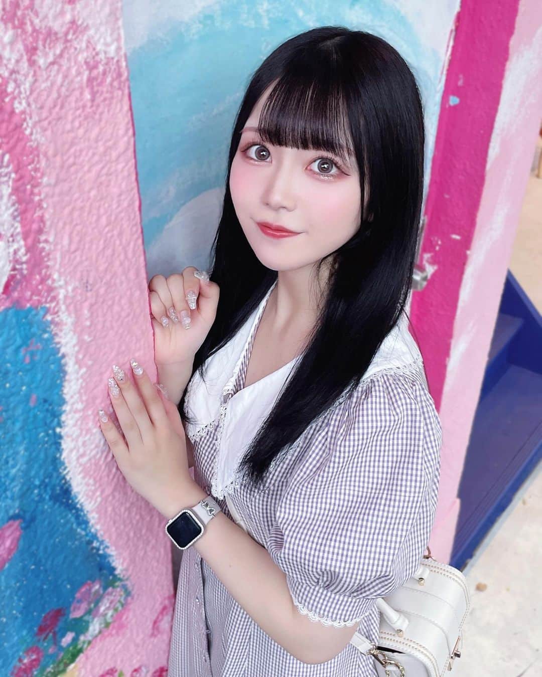 茉井良菜のインスタグラム：「💟 ⁡ ⁡ やっぱ髪暗い方が似合うよな〜俺❕🩶 ⁡ いつも山戸さん @yamatoyu だよう❕ ちょっと紫いれてもらてる！！わがまま！ ⁡ ⁡ #暗髪カラー #黒髪ロング #カラー #原宿美容室 #表参道美容室 #暗髪  ⁡」