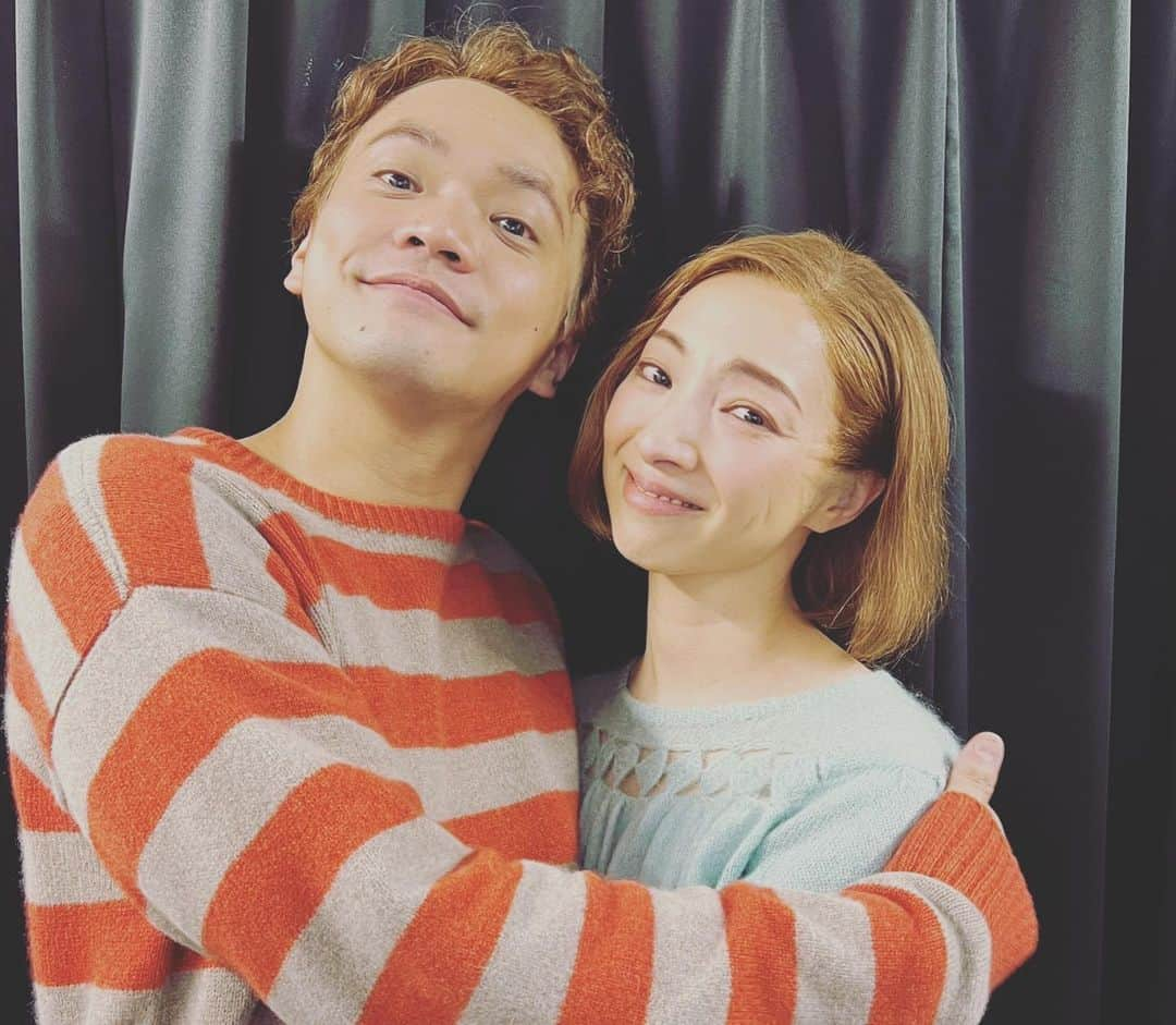 白羽ゆりさんのインスタグラム写真 - (白羽ゆりInstagram)「６.７月卒業のキャストのみんな。  お稽古の頃から考えると、沢山の時間を共有したハリポタキャスト。一緒に過ごした時間は大変な事の連続だったけど、今では家族のような…とても強い絆を感じます。  心から尊敬している郁恵さん。  お芝居の面白さを教えてくれたはやた。  やっぱり天才！かれん姫。  ラオウなの？ドラコなの？ 北斗の拳から一緒だった宮尾さん。  話し出したら面白過ぎるまさと。  明るくて元気を貰えるゆうま。  出会えて良かった！ ありがとう🥰✨✨」8月1日 23時11分 - yurishirahane