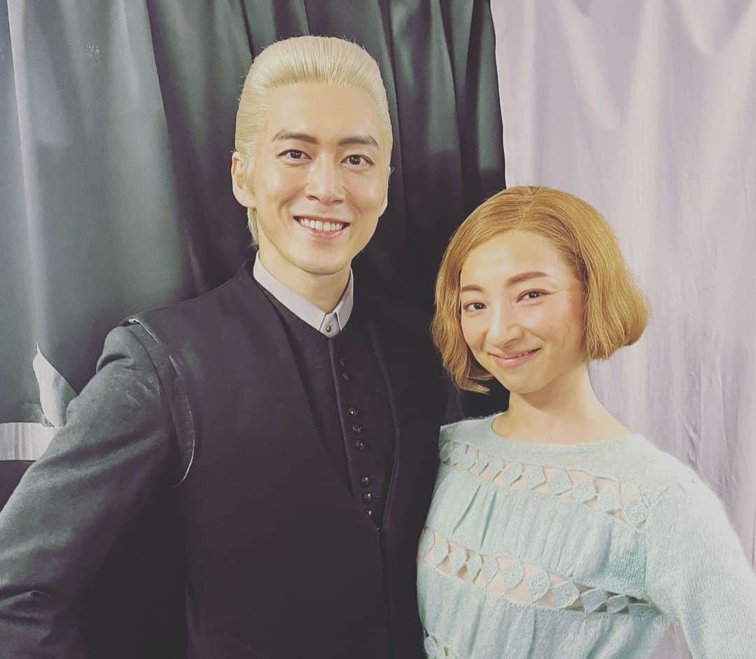 白羽ゆりさんのインスタグラム写真 - (白羽ゆりInstagram)「６.７月卒業のキャストのみんな。  お稽古の頃から考えると、沢山の時間を共有したハリポタキャスト。一緒に過ごした時間は大変な事の連続だったけど、今では家族のような…とても強い絆を感じます。  心から尊敬している郁恵さん。  お芝居の面白さを教えてくれたはやた。  やっぱり天才！かれん姫。  ラオウなの？ドラコなの？ 北斗の拳から一緒だった宮尾さん。  話し出したら面白過ぎるまさと。  明るくて元気を貰えるゆうま。  出会えて良かった！ ありがとう🥰✨✨」8月1日 23時11分 - yurishirahane