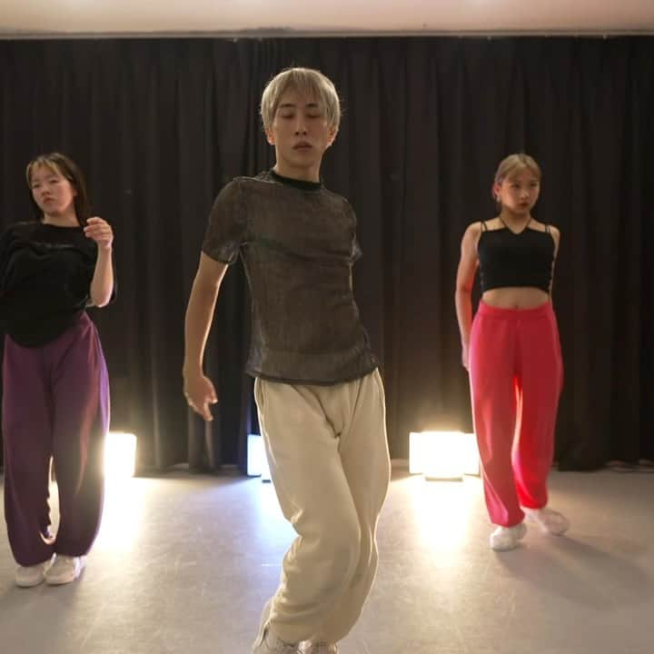 avecooのインスタグラム：「@avecoodancestudio   ♪music♪ @beyonce #heated   ☆dancer☆ @sara._.chara @anju.124   #dance #jazzfunk #avecoo #choreographer #beyonce #tokyo #japan #avecoodancestudio #ガーの顔やば過ぎ #w」