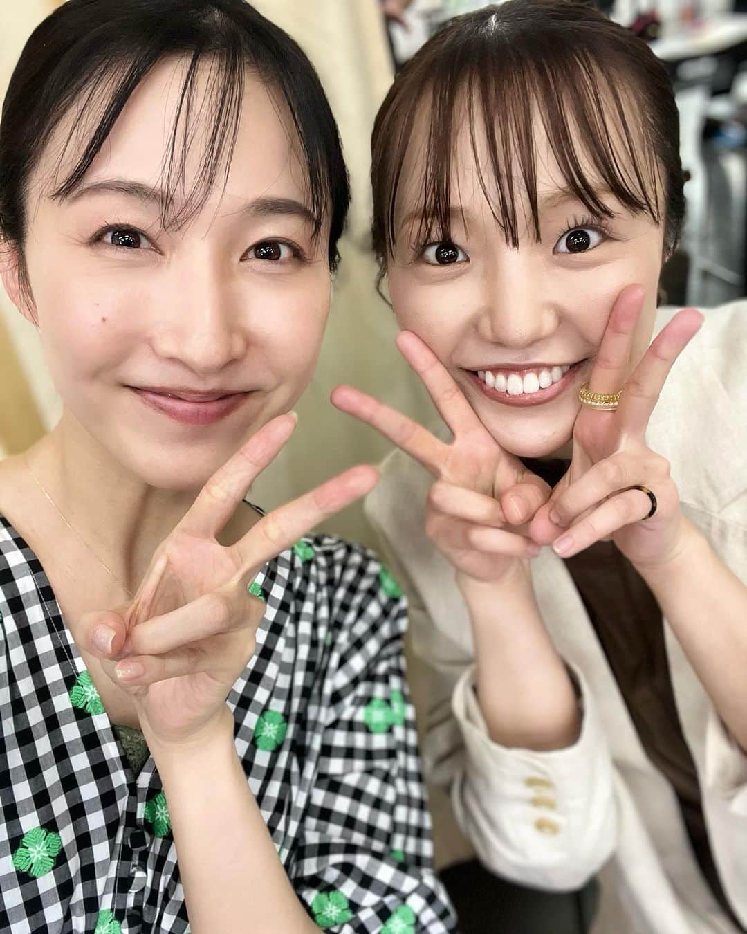 のインスタグラム：「. 同い年のなな👩🏻✨  明るくて，元気でぱぁっとしてる❣️笑 『とよ』そのもの。  同い年ってなんか心強いよね🤭🌻  生きるのお稽古も本格的に始まったな という感じです✨ 健康に気をつけて 充実したお稽古期間にしたいです🙏  みりおん。 #ミュージカル生きる #新国立劇場 #とよと一枝のツーショ👀」