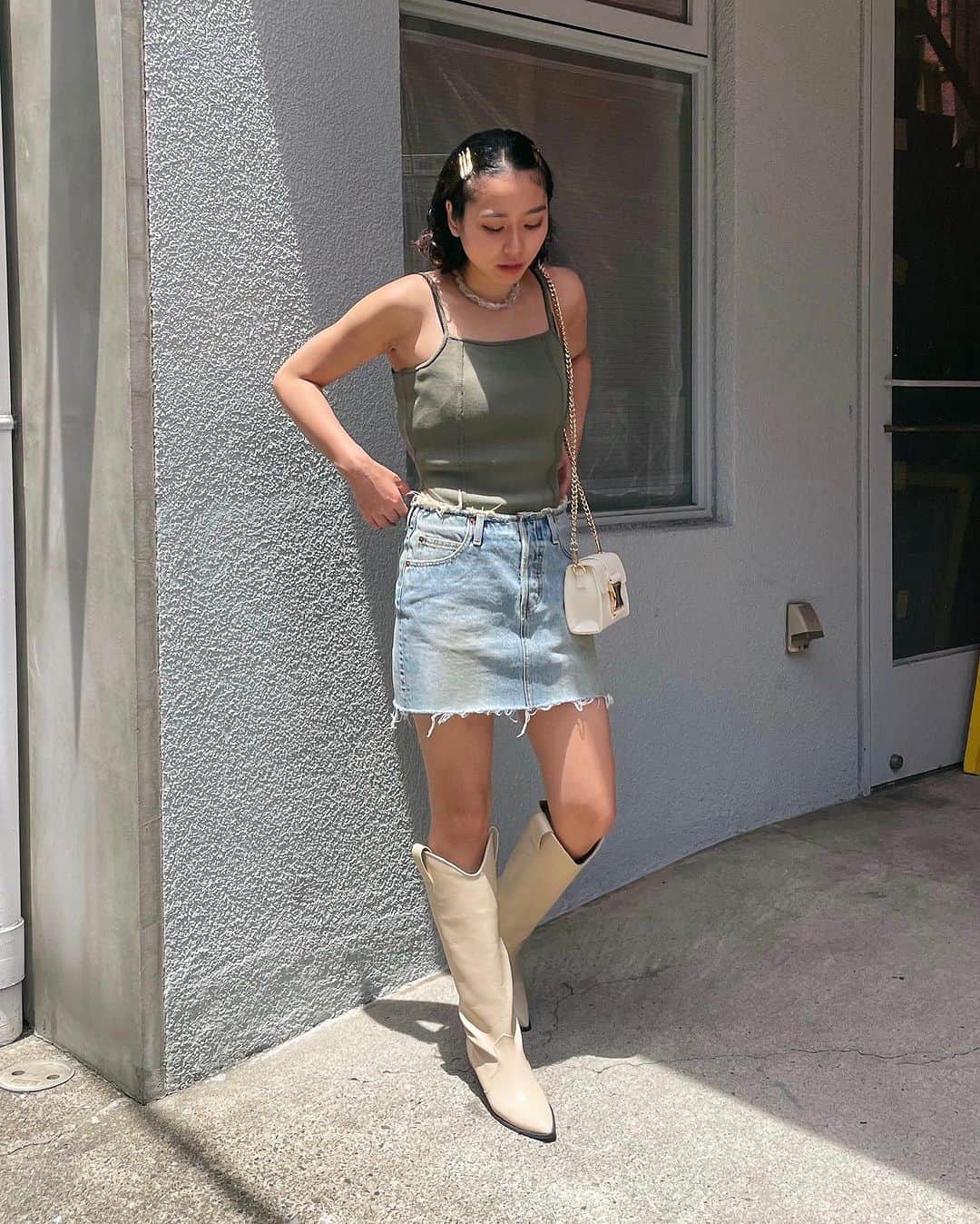 MOUSSY SNAPさんのインスタグラム写真 - (MOUSSY SNAPInstagram)「#MOUSSYSNAP @natsumi_watanabe_ 159cm  ・CORSET KNIT CAMISOLE(010GA270-5660) ・LOW WAIST DENIM MINI SKIRT(010GSK11-0630) ・WESTERN LONG BOOTS(010GAK52-5240) 全国のMOUSSY店舗／SHEL'TTER WEBSTORE／ZOZOTOWNにて発売中。  #MOUSSY #MOUSSYJEANS」8月1日 23時34分 - moussysnap