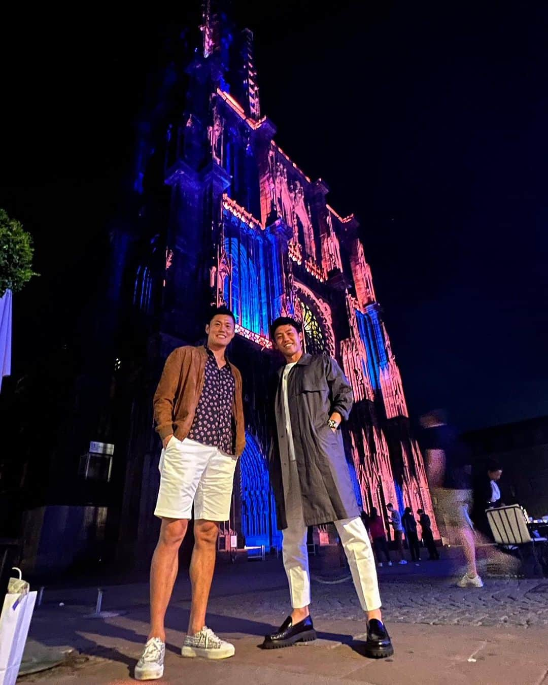 川島永嗣のインスタグラム：「昨年の夏に続き一年ぶりに遠藤くんが遊びに来ました！  It was great evening with @endowataru   あとあと考えてたらわたると会うのもW杯以来だったな。」