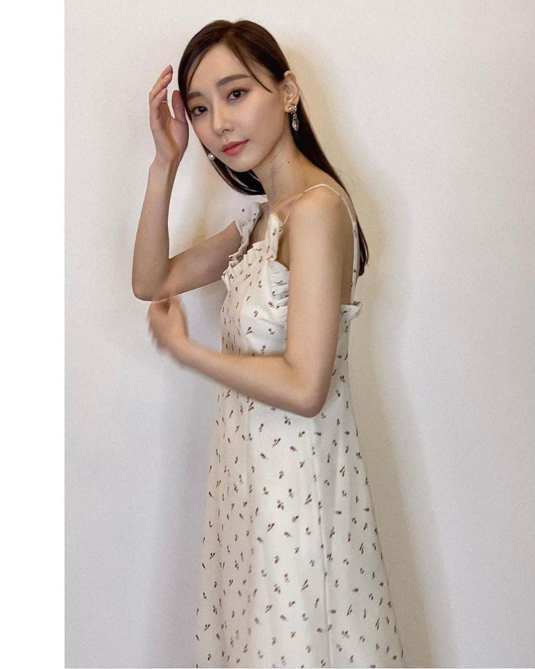 葉月祥子のインスタグラム：「rose chiffon tight long one-piece🍒 ⁡ HONEY MI HONEY ⁡ @honeymihoney_official  @honeymihoney_style  ⁡ #honeymihoney #ハニーミーハニー #fashion #ファッション #ファッションコーデ #style #コーディネート #ロングワンピース #ワンピースコーデ #フェミニン #モード #ハイファッション #tokyo #model #modellife #8月ですねぇ 🫠🌞」