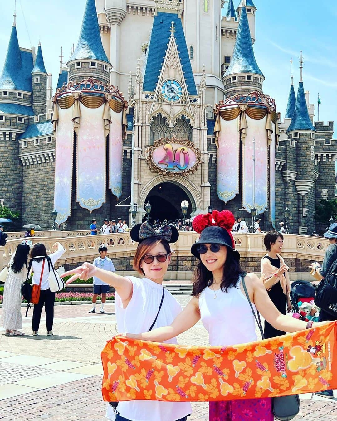 朝岡実嶺さんのインスタグラム写真 - (朝岡実嶺Instagram)「東京ディズニーランド✨✨ 本当に暑かった〜😆 祝40周年🎉🎉🎉  I went to Tokyo Disneyland. It was an extremely hot day😆 Happy 40th anniversary🎉🎉🎉  #東京ディズニーランド #東京ディズニーリゾート  #東京ディズニーリゾート40周年  #美女と野獣魔法のものがたり  #スプラッシュマウンテン  #モンスターズインクライドアンドゴーシーク  #ジャンボリミッキー   #tokyodisneyland #tokyodisneyresort #tokyodisneyresort40thanniversary  #enchantedtaleofbeautyandthebeast #splashmountain #monstersinkrideandgoseek  #jumboreemickeyletsdance」8月1日 23時37分 - mirei_asaoka