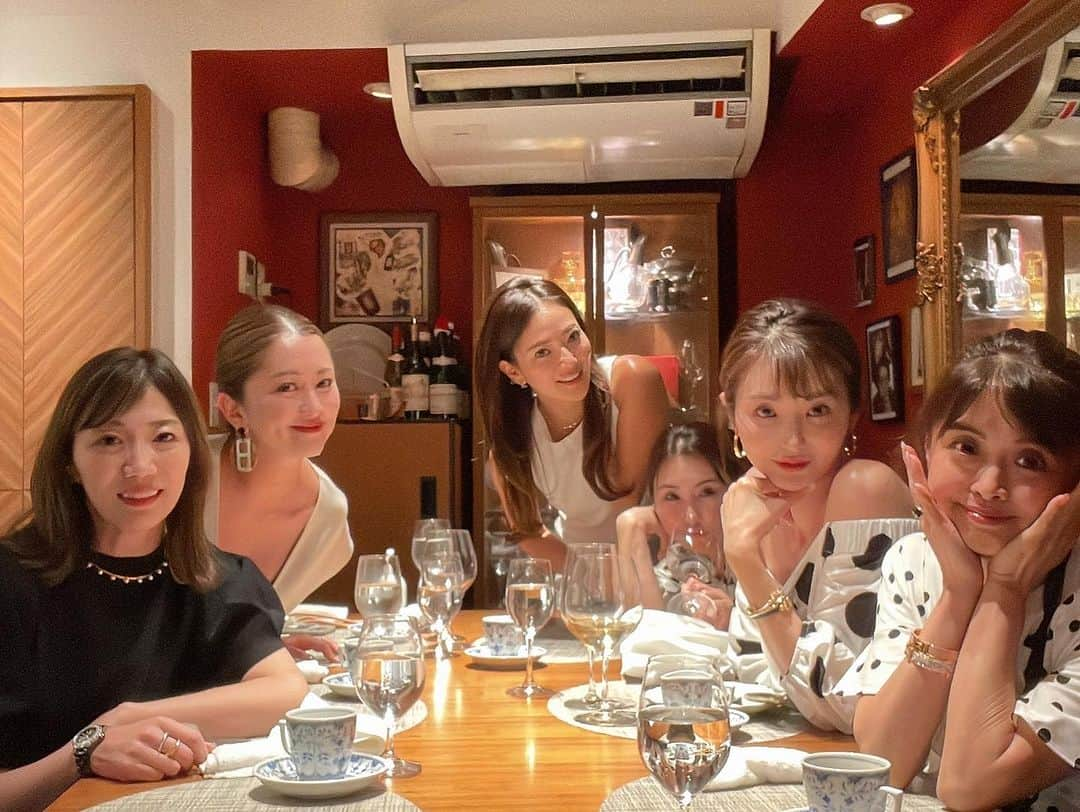 MAMIさんのインスタグラム写真 - (MAMIInstagram)「アーカイブにいたよ  お肉が。。🍖🍖  西麻布グルマンディーズ １日1組貸切 (新規受付なし)  年1回何とか予約取れてる 超予約困難なお店。  そりゃーそーだよ と納得のおいしさ♡	 キャビアも１人/2つづつで 喧嘩になりません。 私は１０個食べたいけど。  婦人会の皆様揃って シェフの近況に興味津々♡	  #グルメ紀行#予約困難店#グルマンディーズ#西麻布#三田牛#キャビア#にくすたぐらむ#また来年も #楽しみ」8月1日 23時39分 - mami_rcj