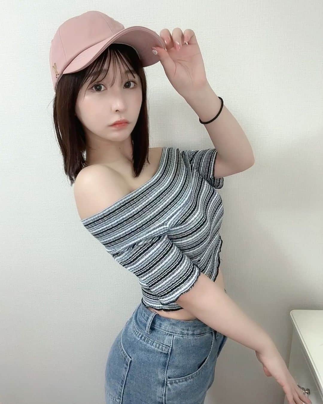 木南美々のインスタグラム：「⁡ ⁡ 私服は意外とカジュアルな感じも着ます！ でも、おしゃれには疎いかもしれません🫣  みんなは女子のどんなファッションが好き？💕 ⁡ #グラドル #グラビア #インスタグラビア #水着 #グラドル自画撮り部 #gruvure #bikini #bikinigirl #japanesegirl #ootd #followme」