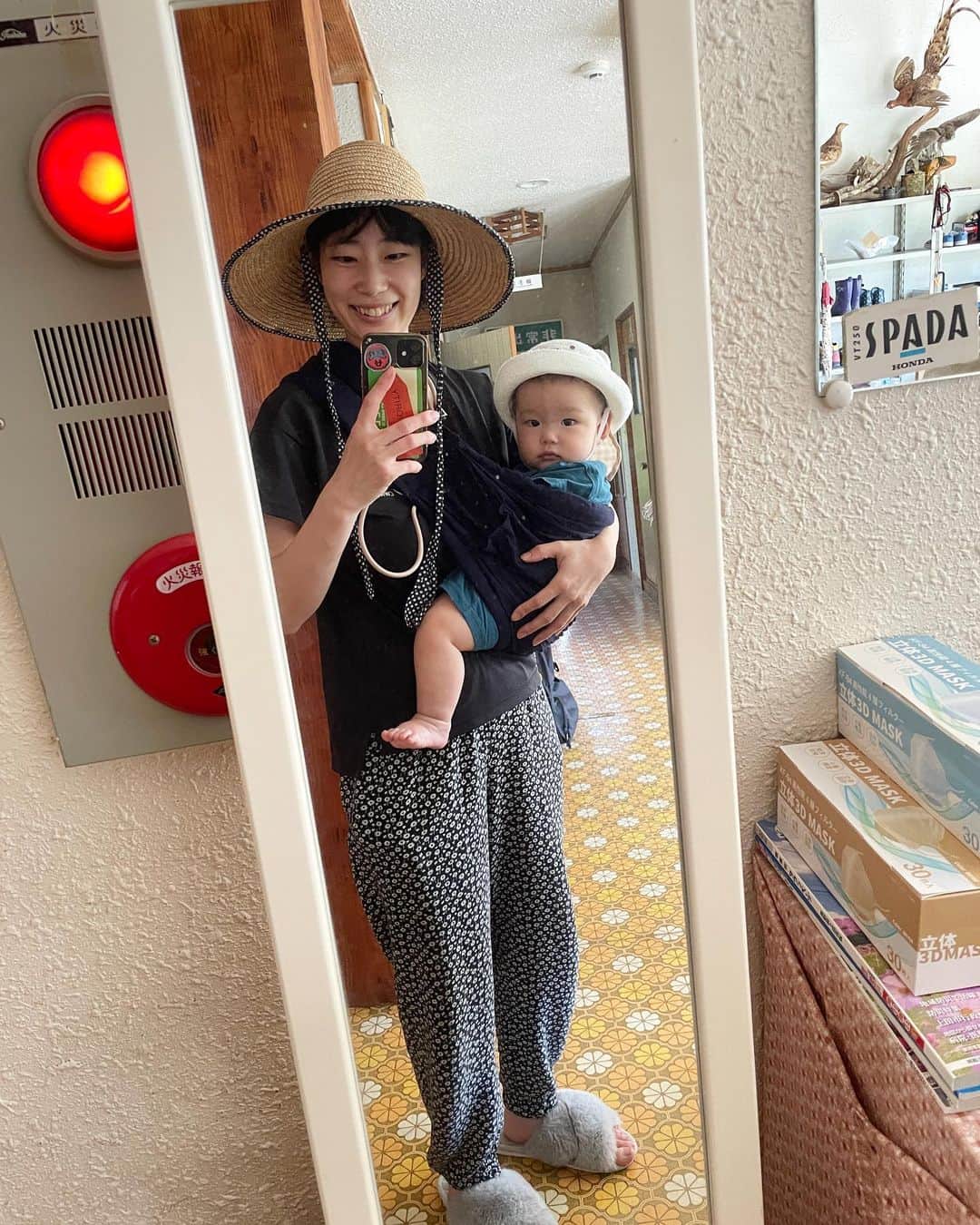 岩渕香里さんのインスタグラム写真 - (岩渕香里Instagram)「.  先日息子と白馬のジャンプ台に遊びに行ってきました！ 初めてのジャンプ台に全く興味を示さない息子でした🙆‍♀️  異次元の涼しさの菅平で快眠生活。改めて菅平の凄さを感じてまた熱々の世界に戻ってきました！  白馬で遊んでくれた皆様ありがとうございました！ 今度は試合の時に行けばもっと選手に会えるかな？  また遊びに行きまーす🤩」8月1日 14時46分 - i_am_kaoriiwabuchi