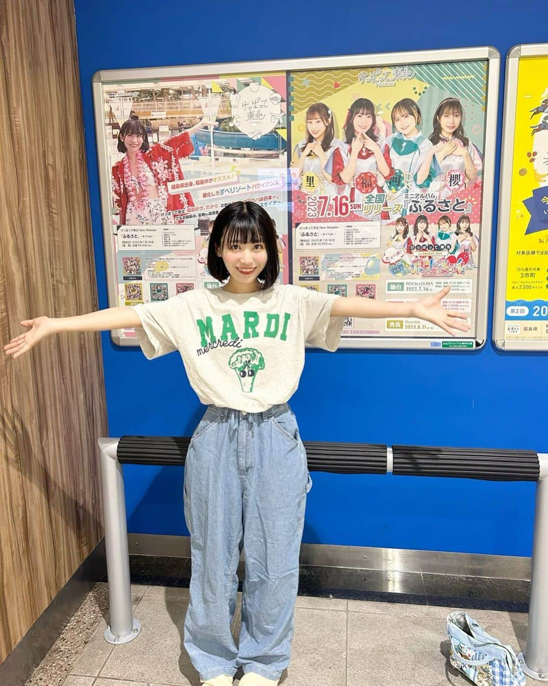 福島ゆかのインスタグラム：「：郡山駅  インスタをぜんぜん更新できていなくてすみません🙇🏻‍♀️  ここ3ヶ月くらいの間にあった出来事を 載せていきたいと思います。  まずは、先週掲出していただいていた郡山駅のポスター！  右はけっぱって 左はハワイアンズさんのご紹介です🌺  みなさんから、 見たよー　 写真撮ったよー ってたくさんお声がけいただけて嬉しかったです！  本当にありがとうございました✨  #福島 #郡山 #郡山市  #郡山駅 #ポスター #イベント #ハワイアンズ #いわき #夏 #プール #アロハシャツ #水着 #夏コーデ #Tシャツ #summer #summerstyle  #mardi」