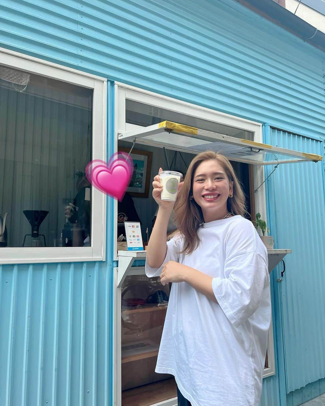acaneのインスタグラム：「・ 8月始まりましたね、🌞🎤 よろしくお願いします🥰  皆は夏らしいことした？？☺️」