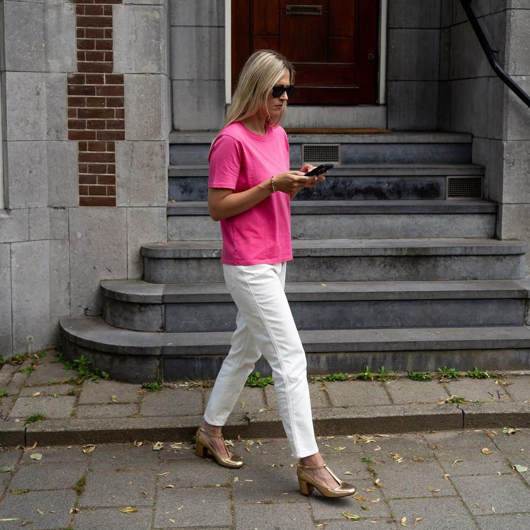 Linda Tolさんのインスタグラム写真 - (Linda TolInstagram)「And the color pink @sezane #ad」8月1日 15時28分 - lindatol_