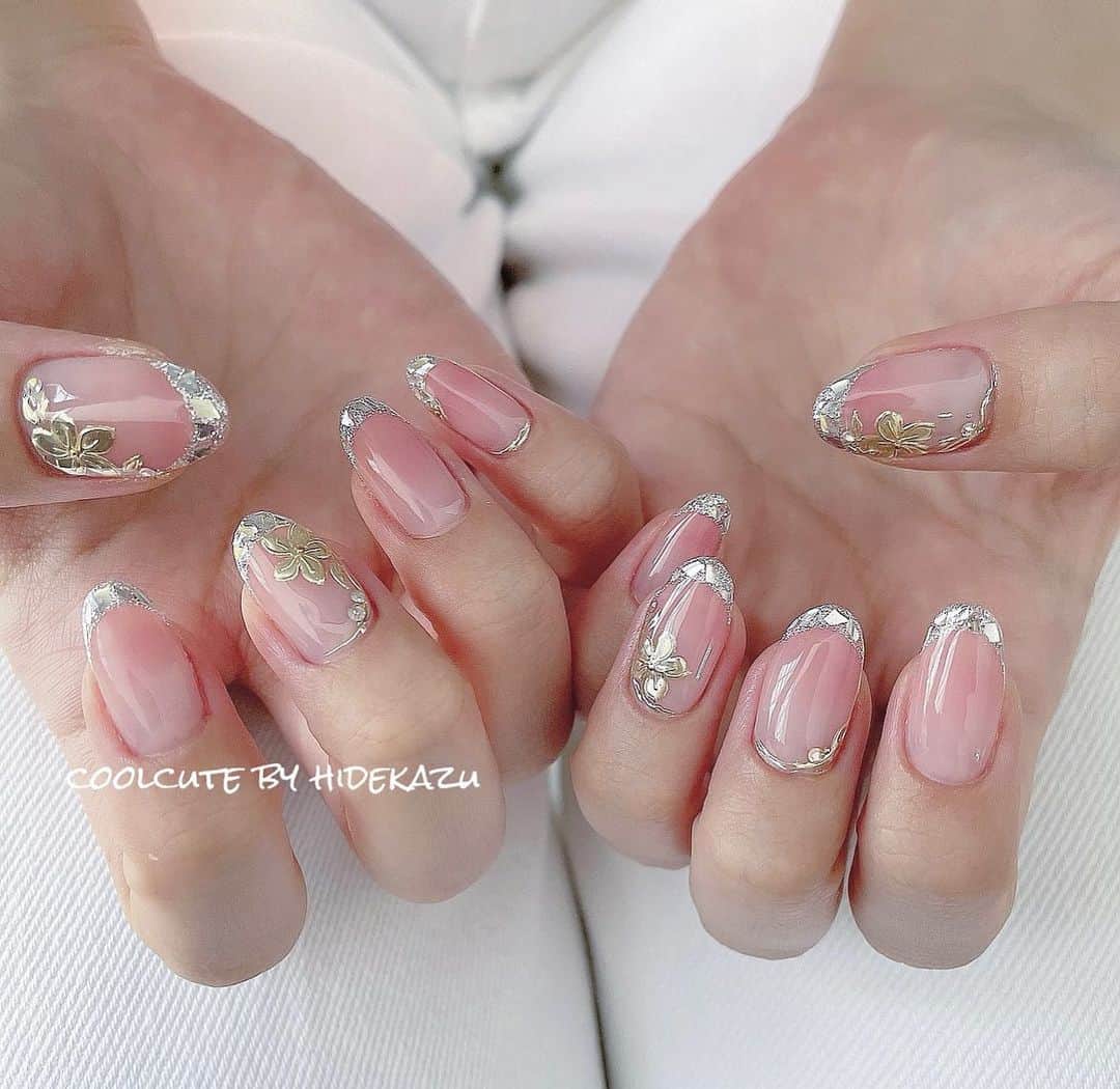 のインスタグラム：「◇ガラスフレンチ ピンクグラデのガラスフレンチ＋ミラーアート💅 シンプルめにキラキラ可愛く😊 ・ HIDEKAZU流ガラスフレンチのやり方や使用商材などもミルームにて配信してます🤗 @miroom_nail  ・ ・ ・ ・ ネイル施術、レッスンのご予約お問い合わせはこちらから⬇️ プライベートサロンCoolCute 中目黒駅徒歩２分  ご予約はLINEより LINE 🆔→「@ghu9662h」 ※@マークをつけたままご検索ください。  もしくはプロフィールの「メール」よりお問い合わせください。  #おしゃれ#ファッション#かっこかわいい#coolcute#hidekazu#ネイル#ジェル#ジェルネイル#ジェルアート#ネイルデザイン#ネイルアート#大人ネイル#可愛いネイル#キラキラネイル#ハートネイル#シンプルネイル#クリアネイル#ガラスフレンチ#フレンチネイル #nail#nails#nailart#nailartist#gelnail#nailstagram#Instanail#heart#heartnail#heartnails」