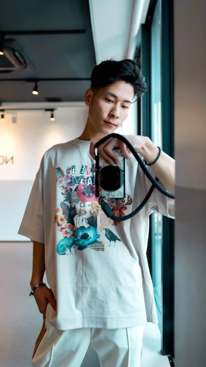 はるきのインスタグラム：「マジで最高なTシャツ見つけちゃった👀 Style by @kayla.anoku」