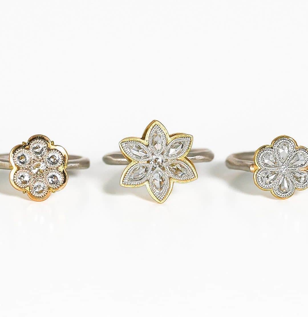 ハムのインスタグラム：「One Off 7diamonds オンライン販売開始  この個性的且つ親しみやすいモチーフには、とあるルールが隠されています。  パヴェセッティングというスタイルをご存知でしょうか。小さな宝石が敷き詰められた様を石畳に見立ててこう呼びます。 同じ大きさの石を無作為に並べるだけのように思えますが、その配置は必ず中心から始まります。7石をひとつの単位として、それを徐々に広げていくようにセッティングする決まりがあるのです。  規則的なパヴェセッティングの最小単位を抜き出してアレンジしたのが、このモチーフ。カットもシェイプも様々なダイヤモンドをデザイナーの感性で7つ組み合わせ、自社の職人によるハンドメイドで1点物に仕立てました。  隠された「7diamonds」のルールによって、不揃いなはずのダイヤモンドも不思議と落ち着いた表情を見せます。いびつで愛らしく、少しのユーモアが効いた大人のジュエリーです。     ※こちらの商品はhum JINGUMAE atelier & shopにてご覧いただけます。」