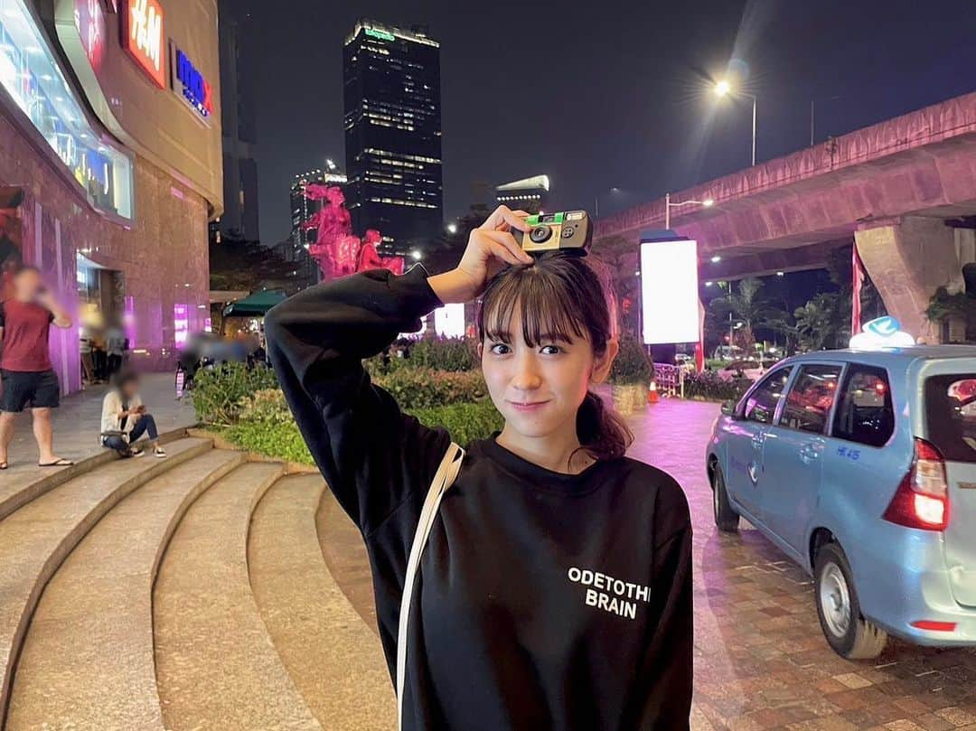 小泉遥香のインスタグラム：「￤𝓲𝓷𝓭𝓸𝓷𝓮𝓼𝓲𝓪…🇮🇩❤️  インドネシア満喫出来ました＼(^o^)／  とっても楽しかったです☺️✨  Terima kasih!!!🫶🫶  #インドネシア #アイドル #超とき宣 #超ときめき宣伝部 #世界進出 #ワールドツアー 出来ますように🍀*゜ #Indonesia #idol #tokisen」