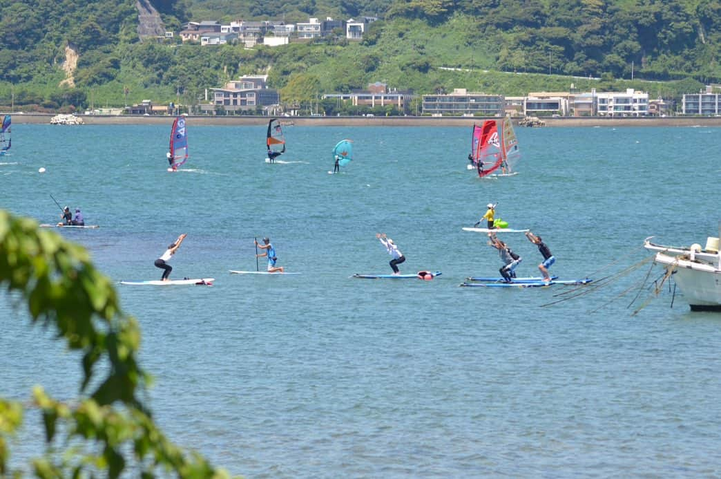 来夏さんのインスタグラム写真 - (来夏Instagram)「#🏄‍♀️ 次回サップヨガ&クルーズは 8/5 sat  9:30- 🧘‍♀️🏝️ @sevenseas_kamakura   陸とは違う体感で 体幹鍛えて  楽しみましょう‼️🩵  水分、日除けグッズ、 濡れてもいいヨガウェア ご持参ください🛟  詳細⇩  9:30集合受付 10:00-11:45サップヨガ&クルージング 12:00 終了  ※各日先着8名様、2名様から催行  * 参加費  セブンシーズ会員5500円 会員外7700円 （ヨガ講習・施設使用料金・ボードレンタル・保険込） * ウエットスーツレンタル 会員1650円 会員外2200円 * ご予約は前日16:00までにお願いします。 * 荒天の場合は中止となります。 （前日に決定いたします） * 海の状況によりクルージングができない場合もあります  * 予約・問い合わせ セブンシーズ <TEL 0467-22-5050 <HP> www.7seas.jp <MAIL>wsf@7seas.jp 鐵倉市材木座6-16-35  #sevenseas  #セブンシーズ #鎌倉 #材木座 #sup #supyoga #サップ #サップヨガ」8月1日 16時08分 - rairairaika