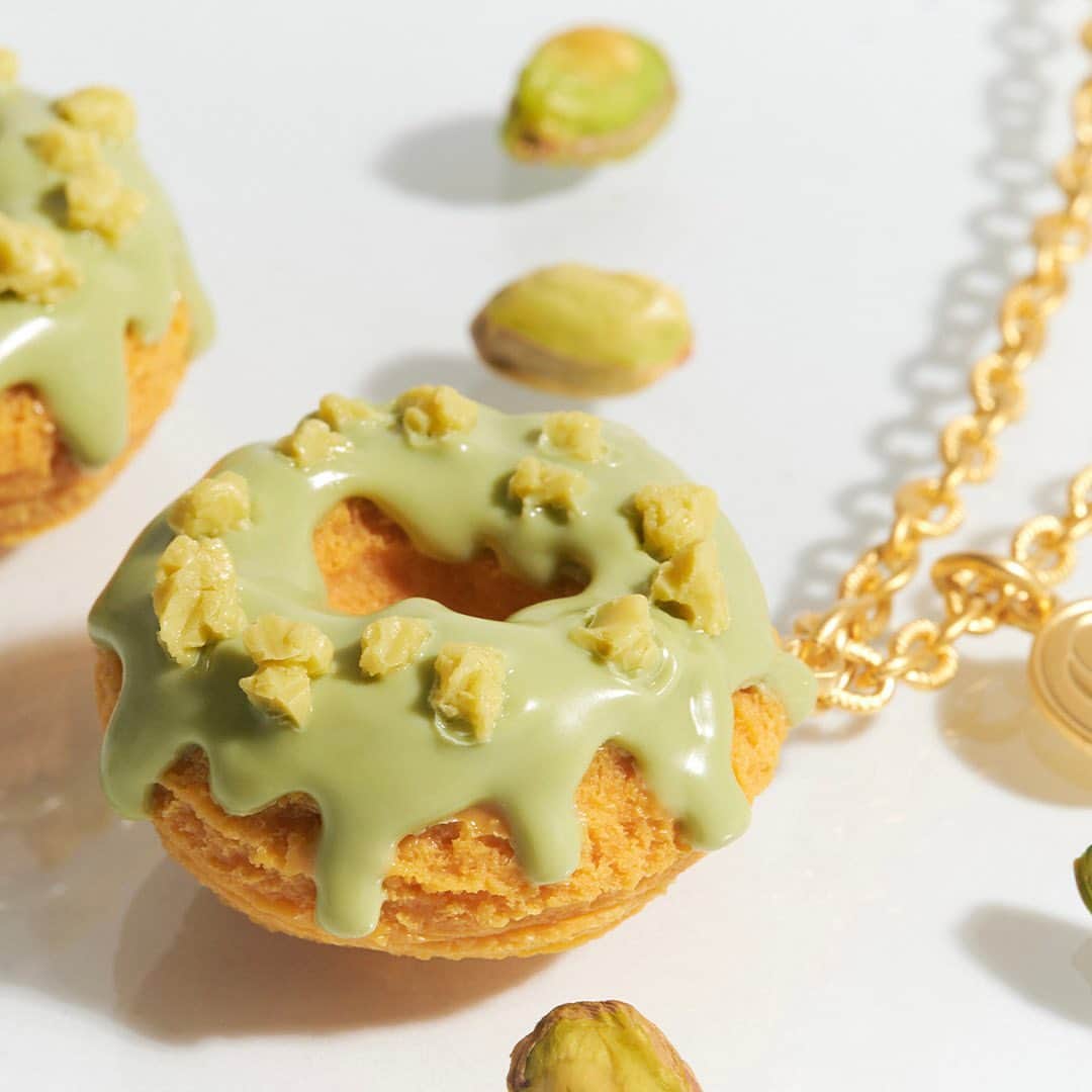 キューポットさんのインスタグラム写真 - (キューポットInstagram)「* 【NEW】~Pistachio~  is called the green-color jewel.  Doughnut with crushed pistachios on top of rich pistachio cream, perfect for pistachio lovers!  New flavor will join for our Doughnut collection! Coloful and playful design... wearable doughnuts jewelry is so eye-catchy!🍩  ◾️Cart Open at 2023/8/4 12:00JST  https://intl.q-pot.jp/collections/new  #qpot #キューポット #sweetsaccessory #sweetslover  #jewellerylover  #jewelrydesign #instajewelry #jewellery #jewelleryaddict  #jewelrygram #☕️ #🍩 #donuts #donutsdonutsdonuts #donuts🍩 #donutsof instgaram #donutshop #donutslover #donutslovers #donutshop #donutsfordays #donutsday #donutslife #yummydonuts #pistachio #コーヒー #ドーナツ#coffee #doughnuts #coffeeanddoughnut」8月1日 16時01分 - press_qpot_international