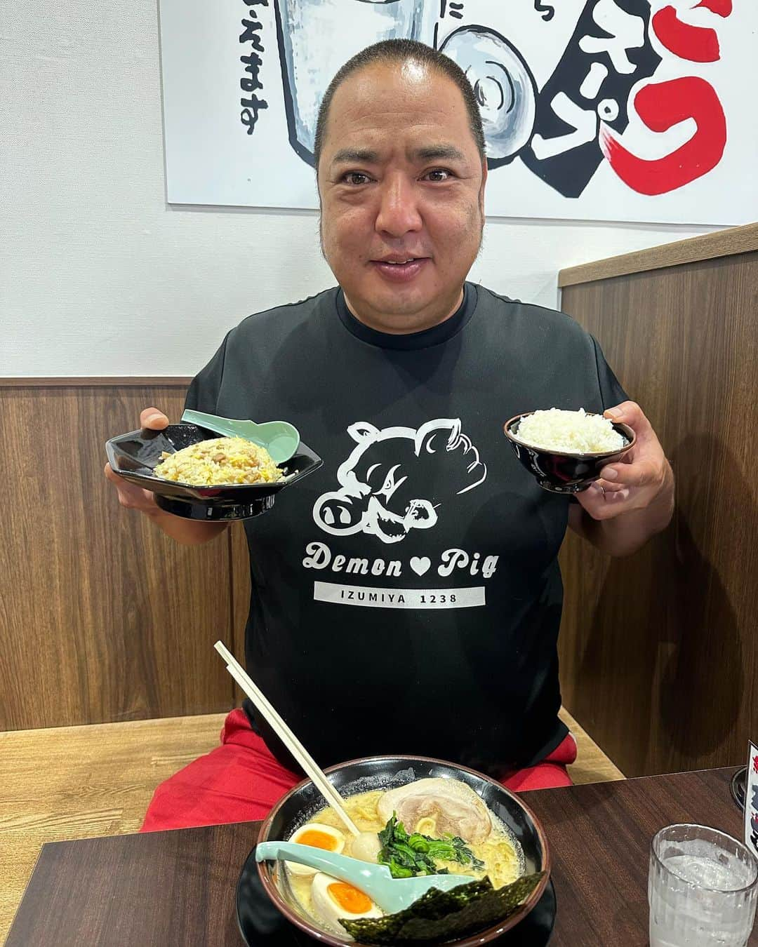 どさけんさんのインスタグラム写真 - (どさけんInstagram)「新下関のコスパ内に横浜家系ラーメン「一四家」さんが本日、オープンということで行ってきました！  なんと3日までラーメン1杯500円！  山口市の「一四家」さんには良く行くので味は間違いなし！  濃厚なスープに中太麺が最高！  家系ラーメンとご飯の相性はやばい！  なかなか山口県では家系ラーメンを食べれないのでどさけんにとってはとても貴重な存在！  みなさんもぜひー！   #山口県ラーメン  #下関ラーメン  #家系ラーメン #ライスバー #一四家  #コスパ新下関  #お腹いっぱい」8月1日 16時09分 - dosaken101