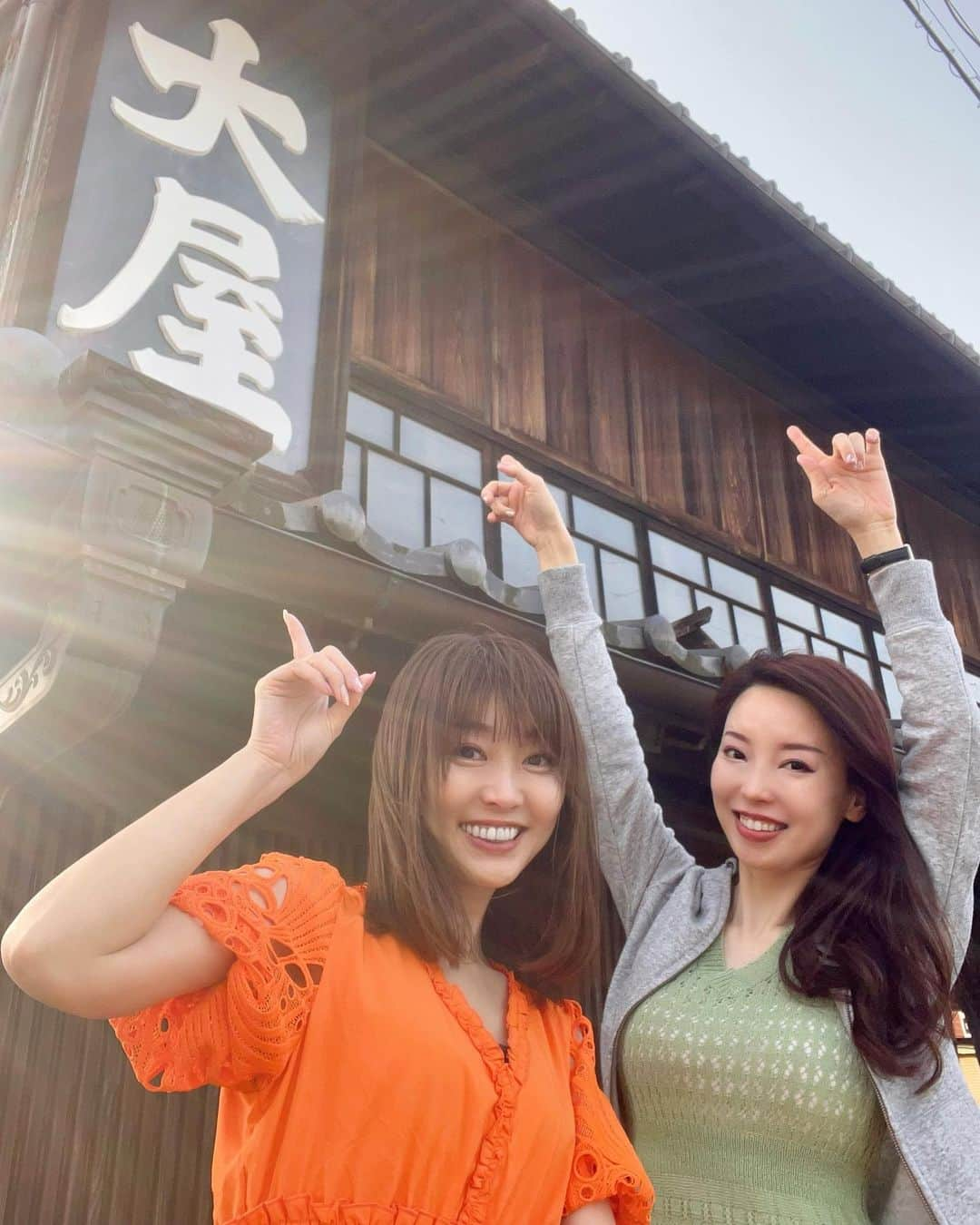 織田千穂さんのインスタグラム写真 - (織田千穂Instagram)「いすみ鉄道旅🚃 「大多喜駅🚉エリア観光」 * 江戸時代後期創業の大家旅館🏠 現在は明治時代に造られた建物で 登録有形文化財になっていました！ * もう一つは今でも営業している 豊乃鶴酒造🍶 大多喜城ブランドの日本酒を醸造販売する 老舗酒造メーカーです🍺 歴史あるスポットがいっぱいだ！  🚃いすみ鉄道旅　7/9🚃  #いすみ鉄道 #最近の鉄活 #鉄道 #駅舎 #鉄分補給 #鉄道好きな人と繋がりたい #電車 #instatrip #train #最近の鉄活 #途中下車 #列車旅 #菜の花 #房総 #大多喜駅 #大家旅館 #豊乃鶴酒造」8月1日 16時14分 - chihoda