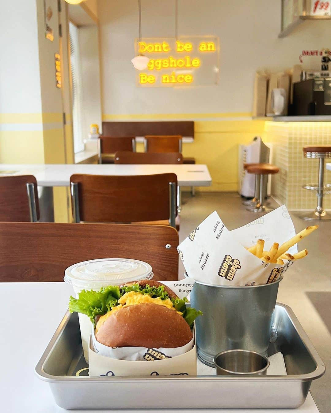 紀卜心さんのインスタグラム写真 - (紀卜心Instagram)「今日份可愛是🐻給的🌈💙🍔」8月1日 16時22分 - eatzzz7
