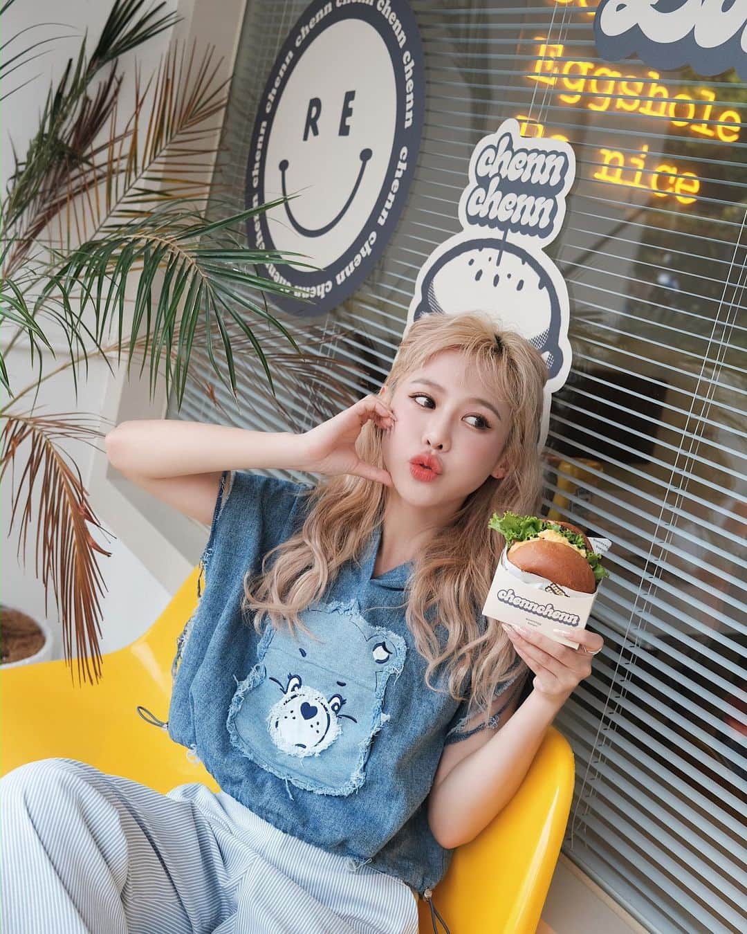 紀卜心さんのインスタグラム写真 - (紀卜心Instagram)「今日份可愛是🐻給的🌈💙🍔」8月1日 16時22分 - eatzzz7