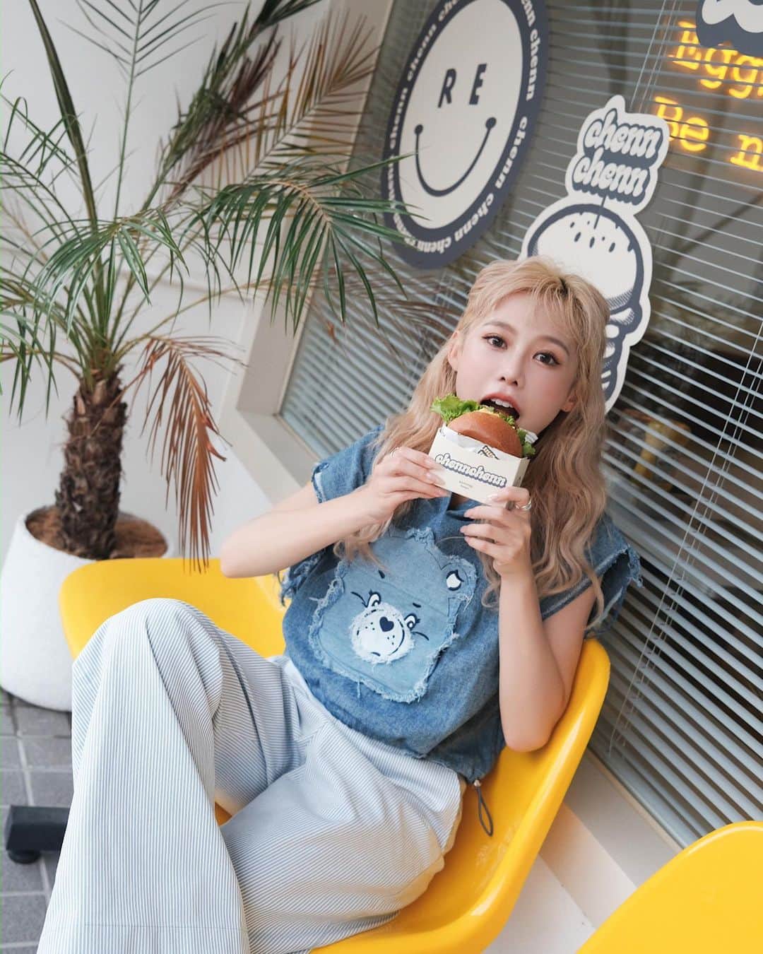 紀卜心さんのインスタグラム写真 - (紀卜心Instagram)「今日份可愛是🐻給的🌈💙🍔」8月1日 16時22分 - eatzzz7