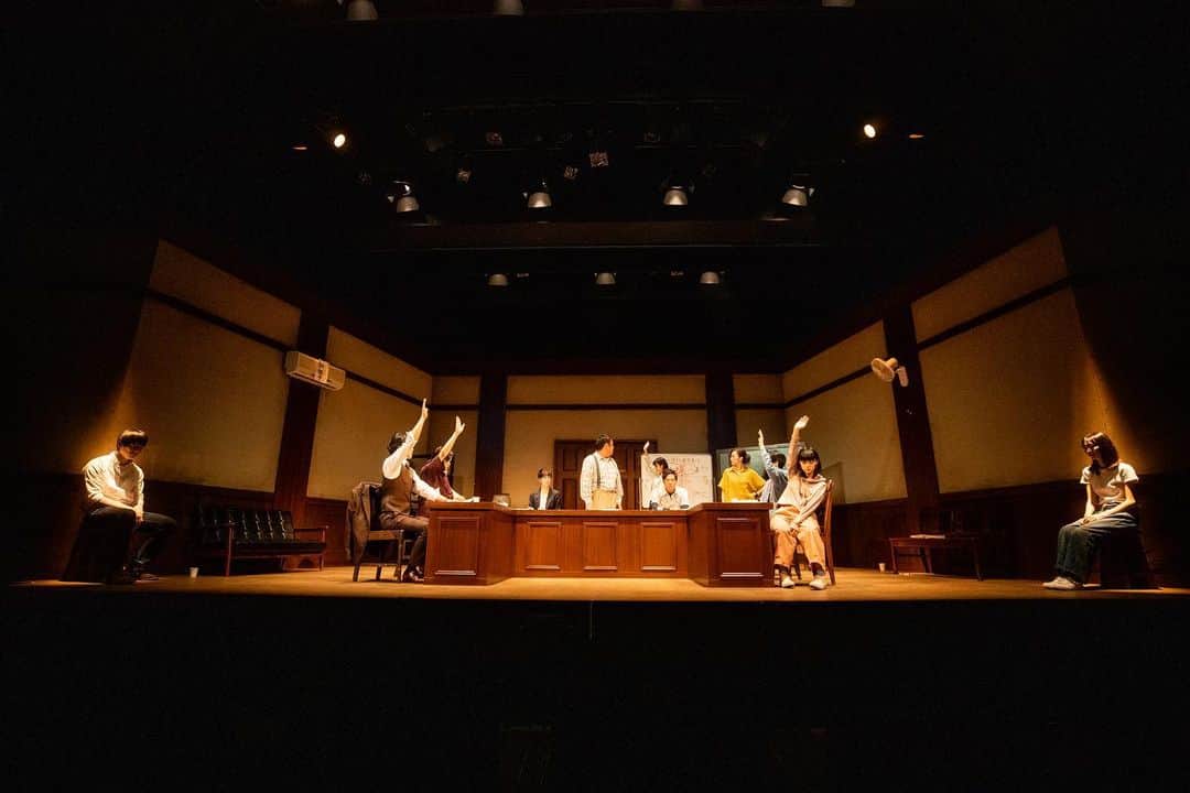 杉本有美のインスタグラム：「昨年の夏に池袋シアターウエストにて上演されました、  「 #12人の淋しい親たち 」  DVDが完成したようです。  ご興味ある方ははぜひ‼️」