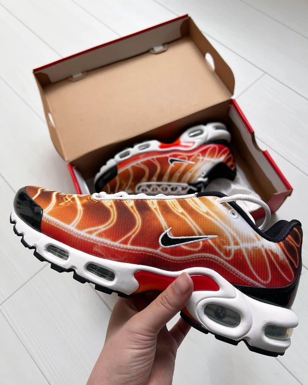 岩崎藍のインスタグラム：「. .  NIKE AIR MAX PLUS "LIGHT PHOTOGRAPHY"  . . #nike #airmax #airmaxplus #airmaxkicks #nikeairmax #airmaxviews #airmaxdrops #airmaxalways #airmaxclub #sneakers #sneakersaddict #sneakergallery #sneakernews #sneakerporn #sneakerfreaker #sneakershouts #マップラ #マップラーズ #atmos」