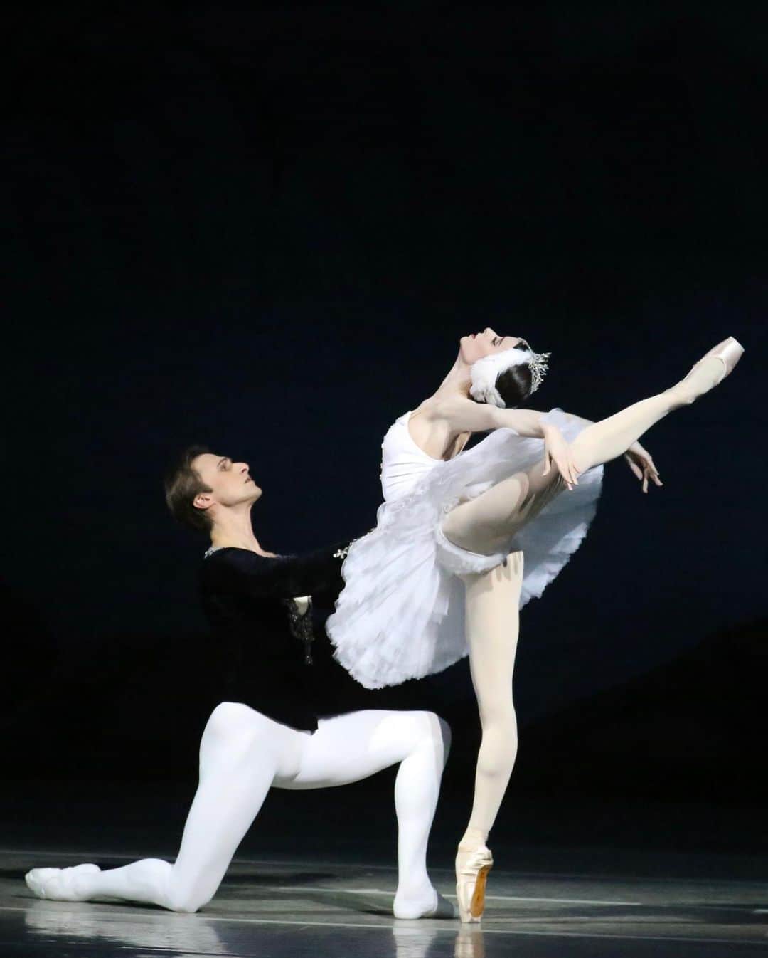 のインスタグラム：「HAPPY BIRTHDAY to this gorgeous dancer and fantastic partner @philipp_stepin 🤍 It’s always so exciting and so much fun to share the stage with you 🤩 Stay healthy, strong and inspired and let there only be kindness and support around 🙏🏻 Photos by @silaavvakum and @anfffoto   С ДНЕМ РОЖДЕНИЯ замечательного танцовщика и чуткого партнера @philipp_stepin 🤍 Выходить с тобой на сцену всегда радостно и очень интересно 🤩 Спасибо!! Здоровья, сил, вдохновения, и пусть вокруг будет только доброта и поддержка 🙏🏻  Фотографии @silaavvakum и @philipp_stepin」