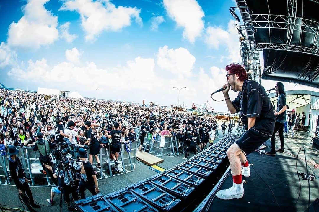 猪狩秀平のインスタグラム：「♪ . 2023.7.30.Akita.Japan . "OGA NAMAHAGE ROCK FESTIVAL" . 男鹿が完全体になって帰って来た〜！ 100畳一間の地獄の打ち上げも帰ってきた〜！ . crossfaithも帰ってきたー！ . 完璧！🔥 . 📷 @hayachinphoto」